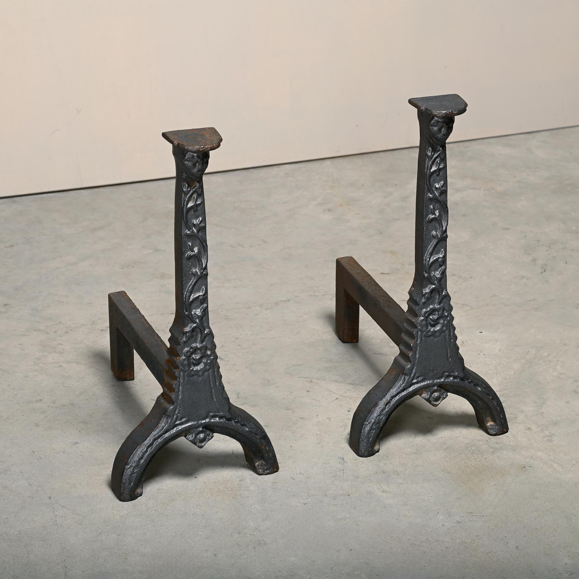 Pair of 18th Century French Andirons / Firedogs with faces and flower motif In Good Condition For Sale In Amsterdam, NL