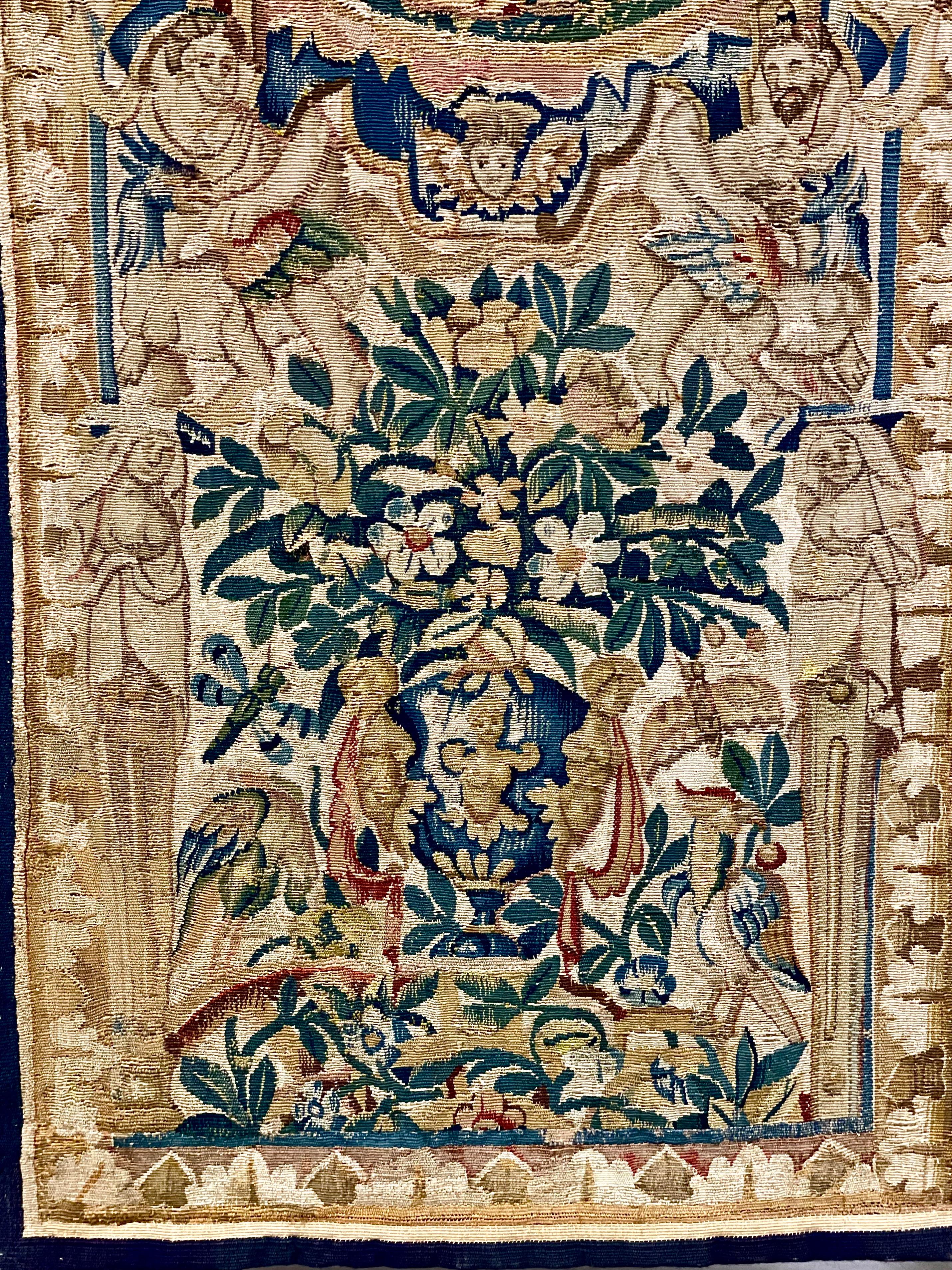 Set aus zwei Aubusson-Türteppichen aus dem 18. Jahrhundert im Angebot 3