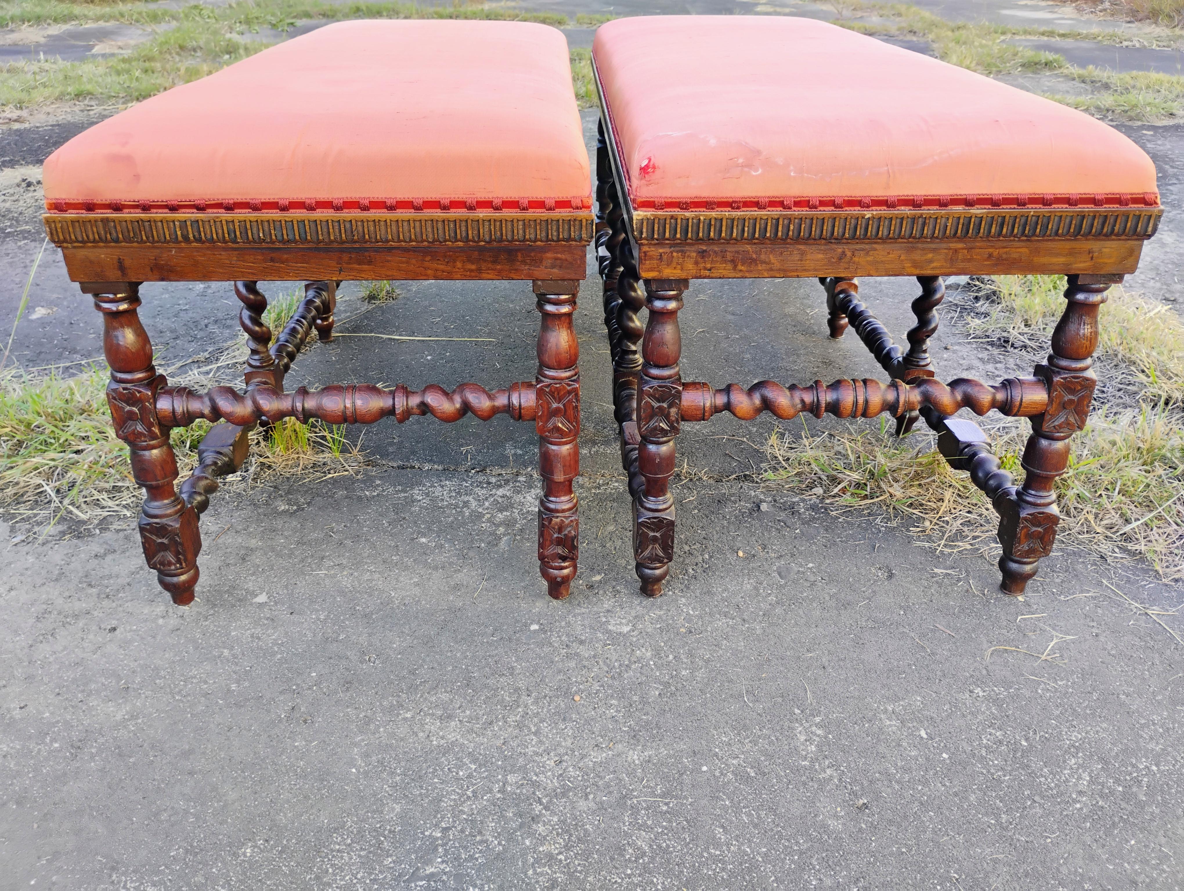Pair of Finely Crafted 18th Century Louis XIV French Barley Twist Oak Benches In Good Condition For Sale In Pasadena, TX