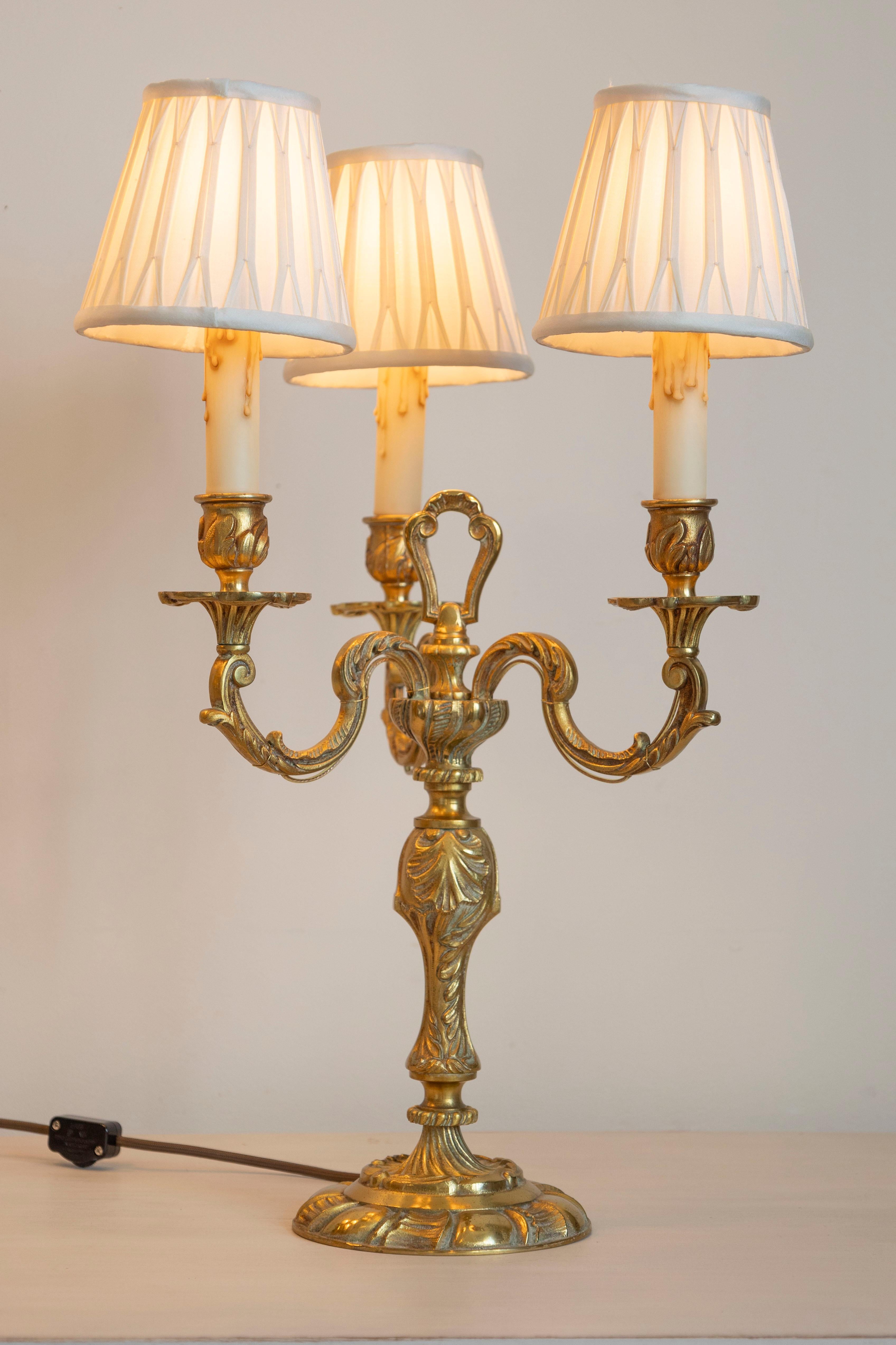 Pareja de candelabros franceses del siglo XVIII Luis XVI en venta