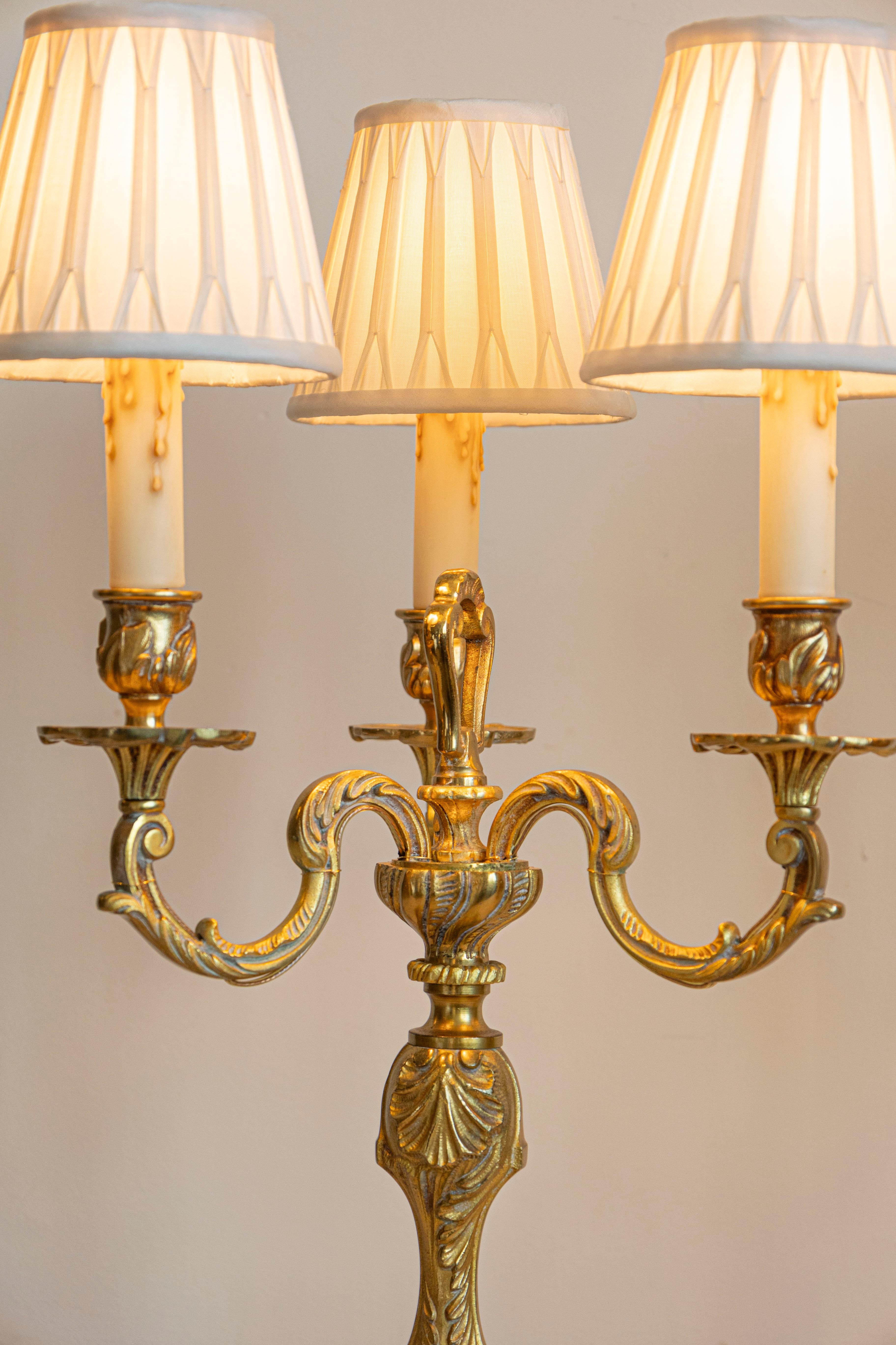 Pareja de candelabros franceses del siglo XVIII Francés en venta