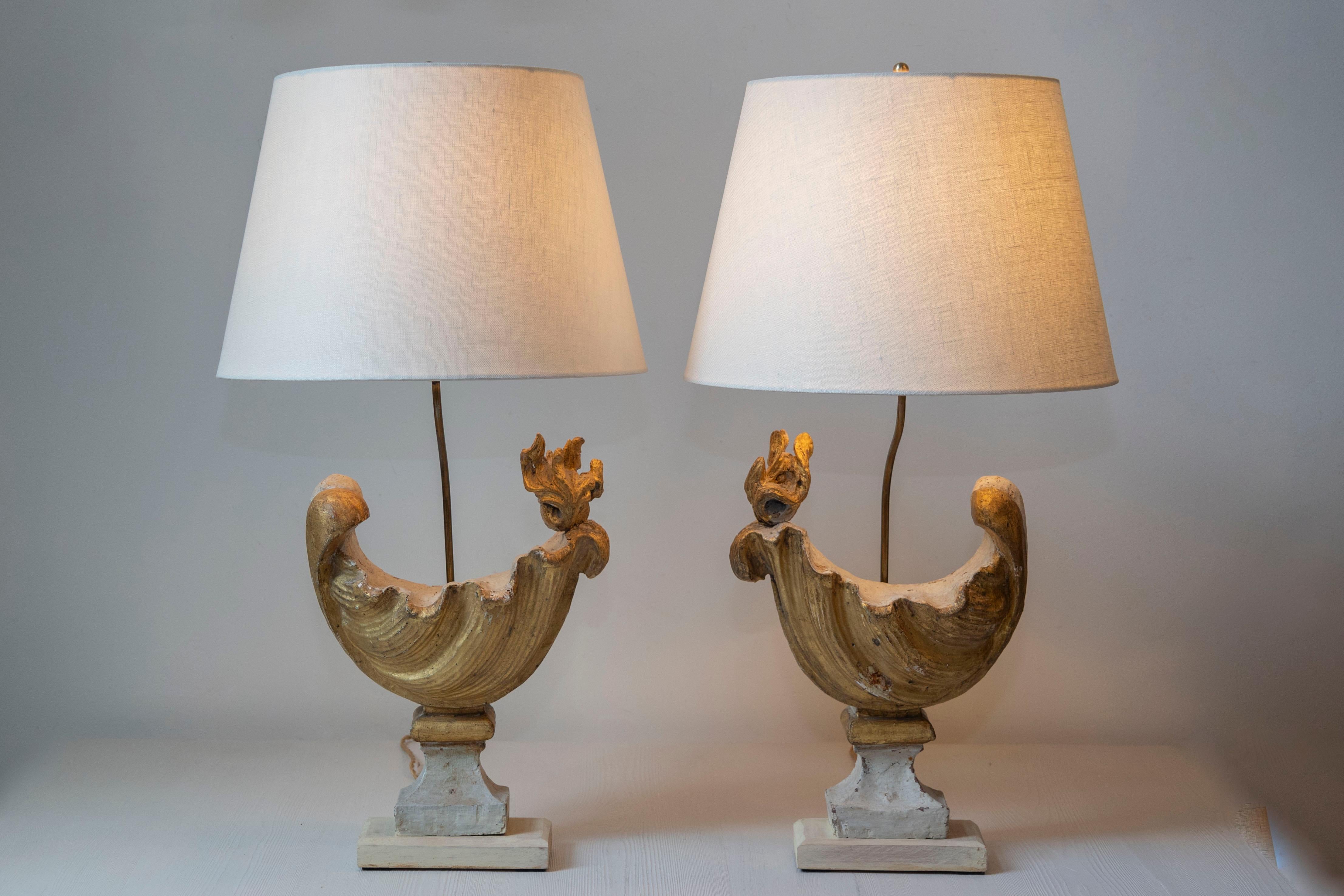 Pair of 18th-Century French Carved Wood Rooster-Form Table Lamps In Good Condition For Sale In Atlanta, GA