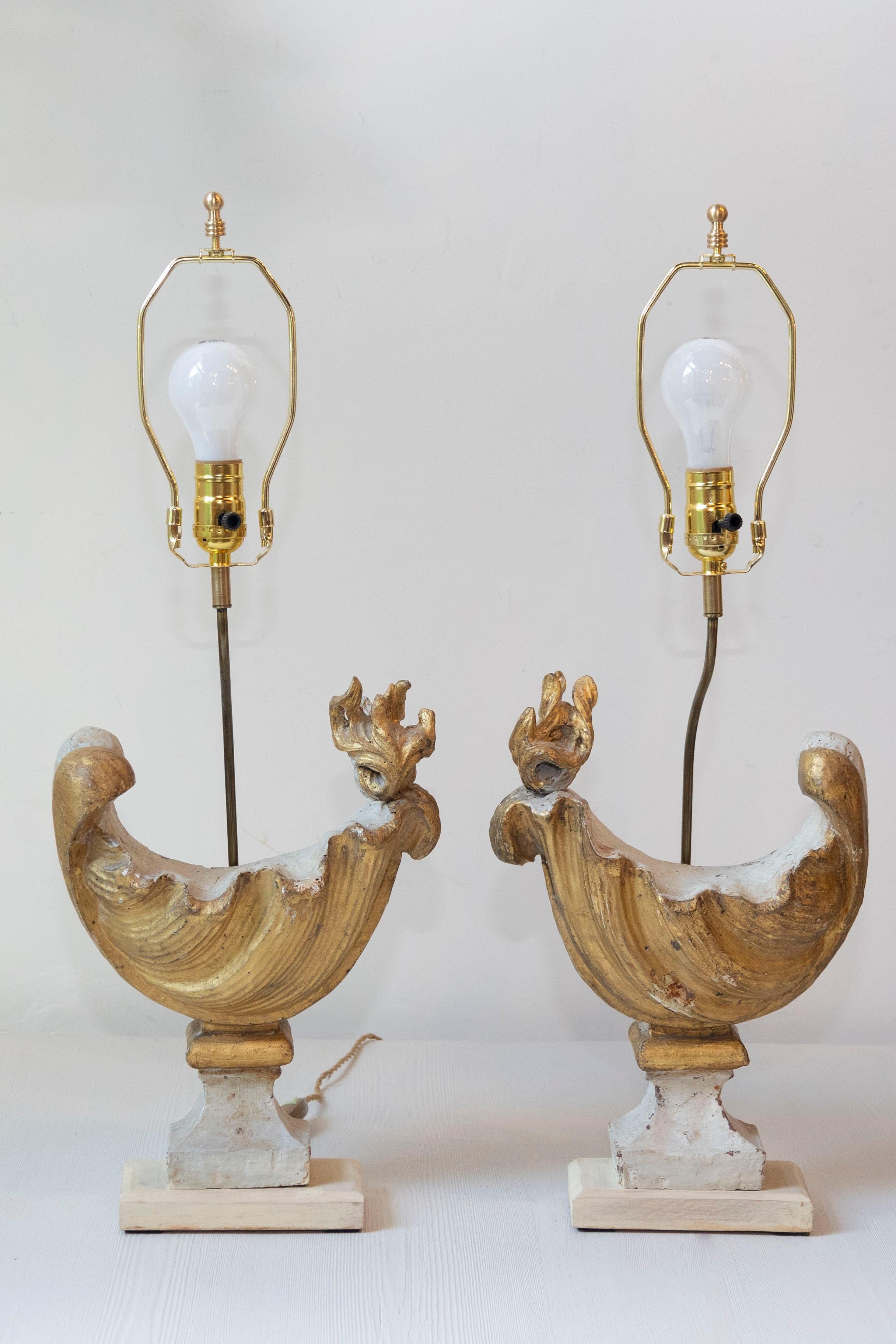 Pair of 18th-Century French Carved Wood Rooster-Form Table Lamps For Sale 4