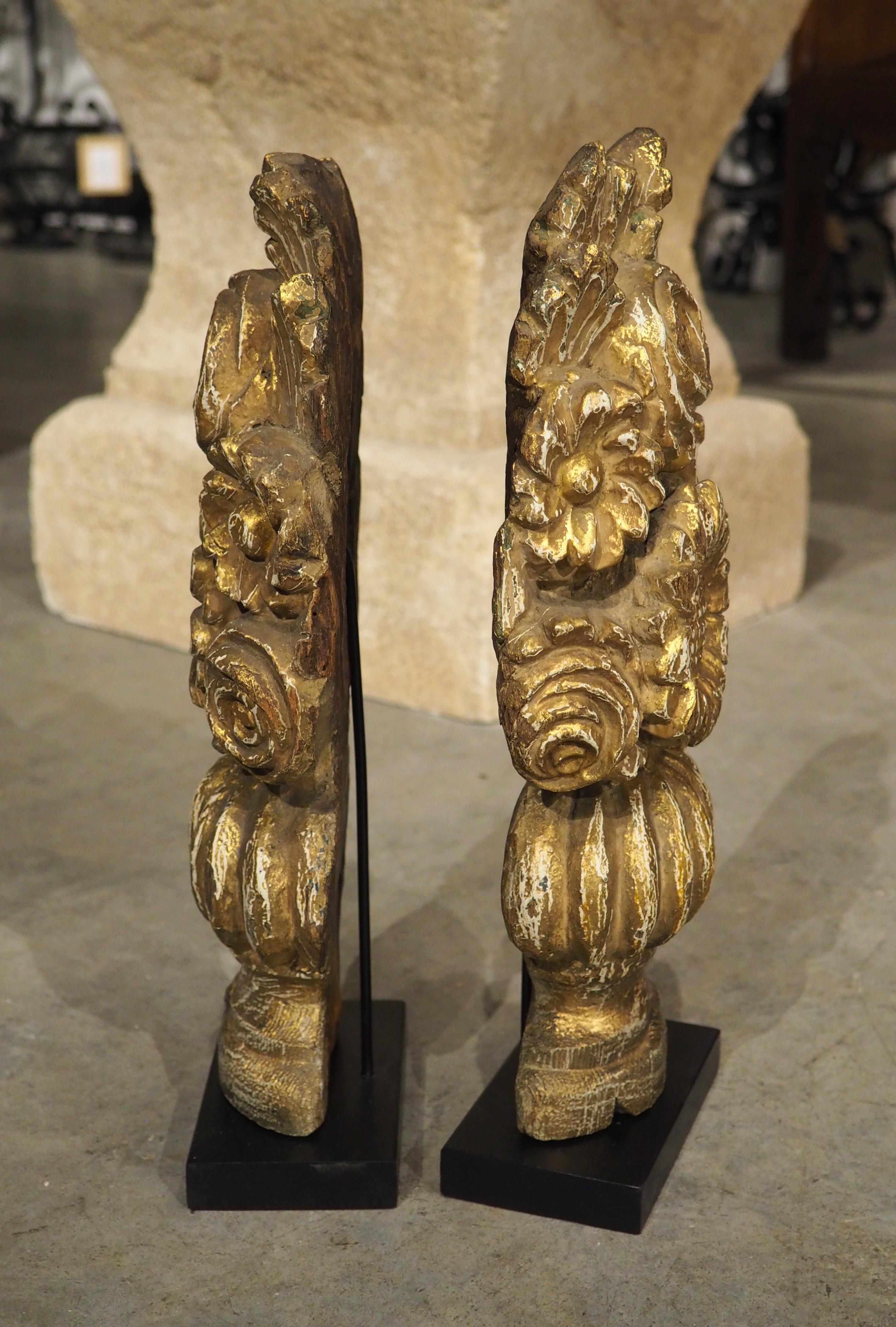 Pair of 18th Century French Carved Wooden Flower Bouquets For Sale 4