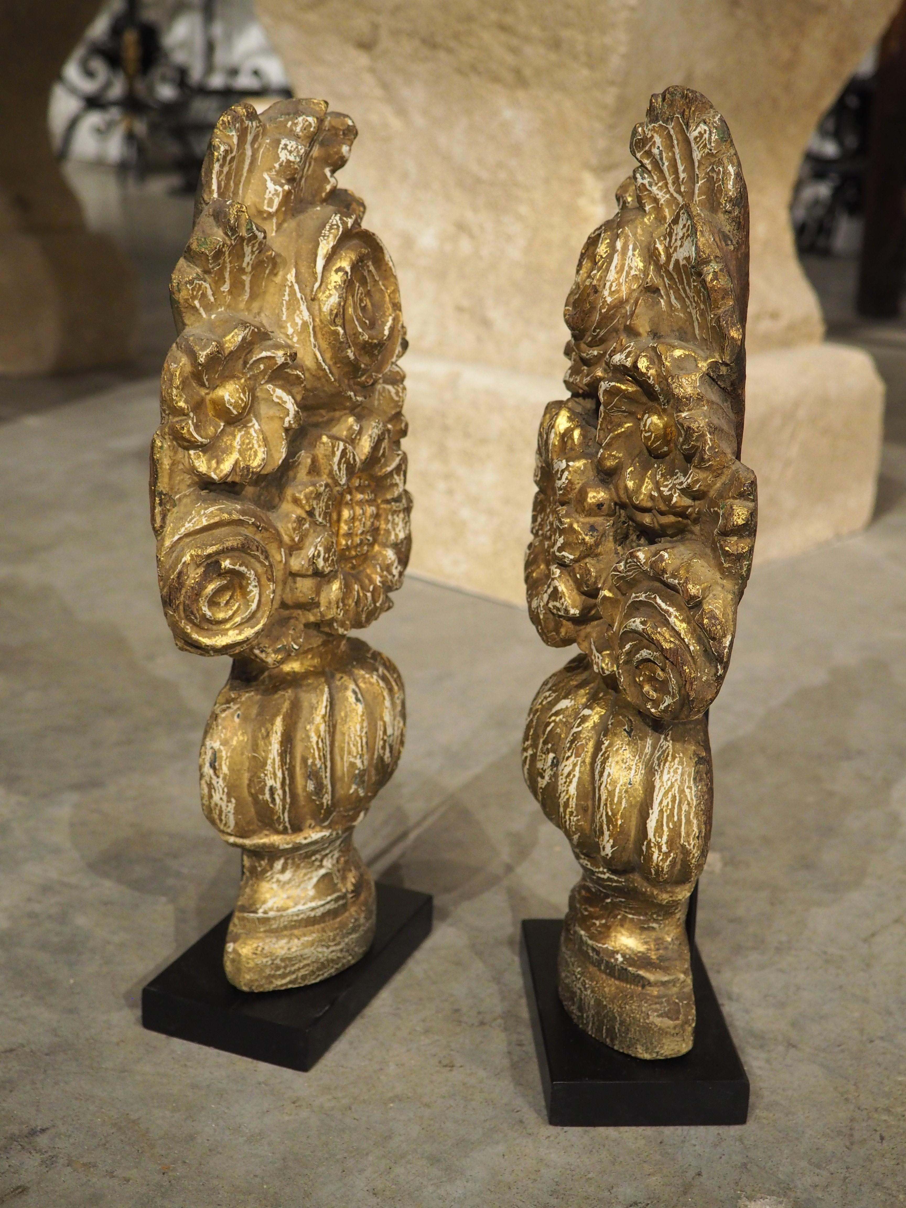 Pair of 18th Century French Carved Wooden Flower Bouquets For Sale 5