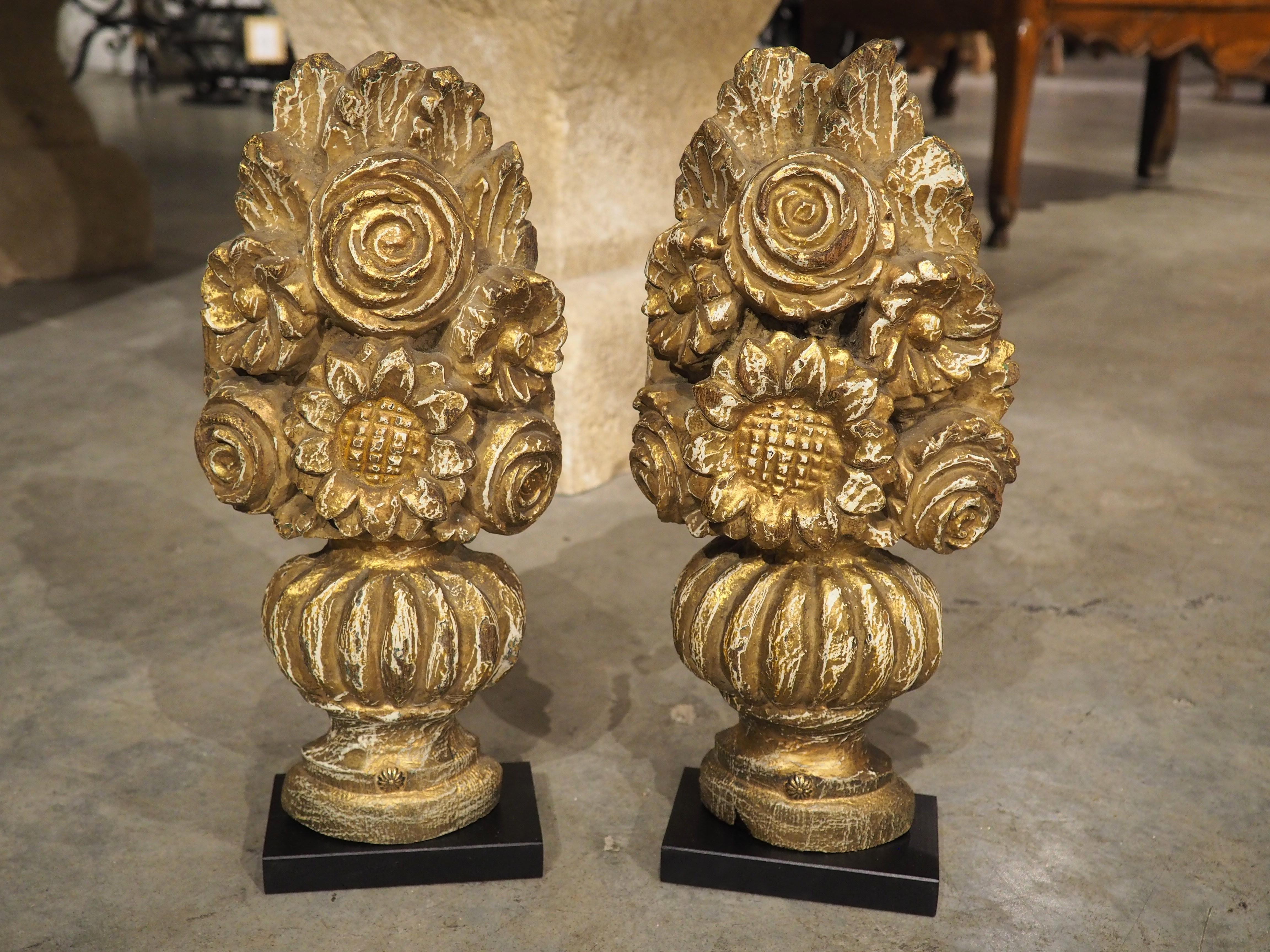 Pair of 18th Century French Carved Wooden Flower Bouquets For Sale 6