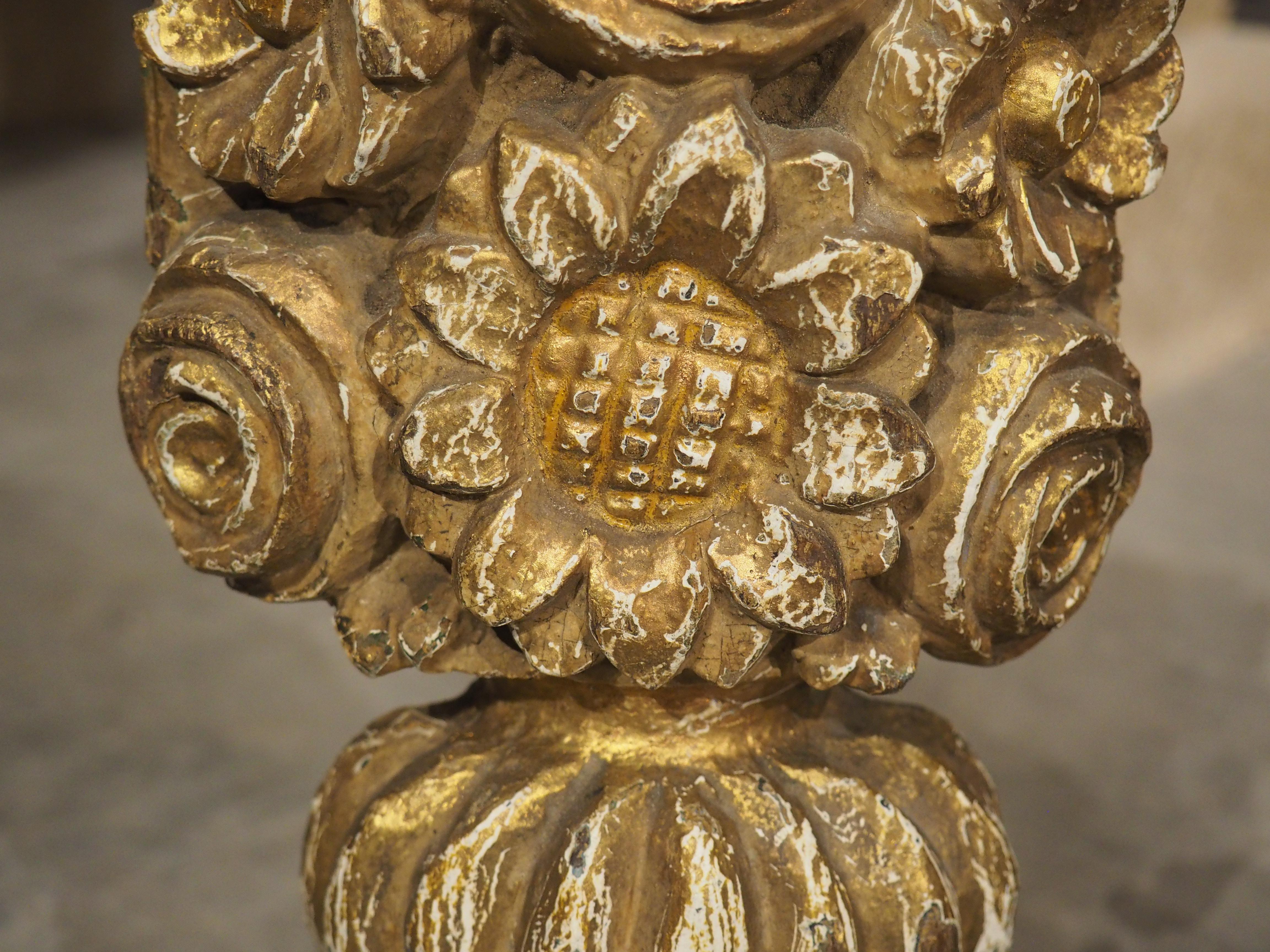 Metal Pair of 18th Century French Carved Wooden Flower Bouquets For Sale