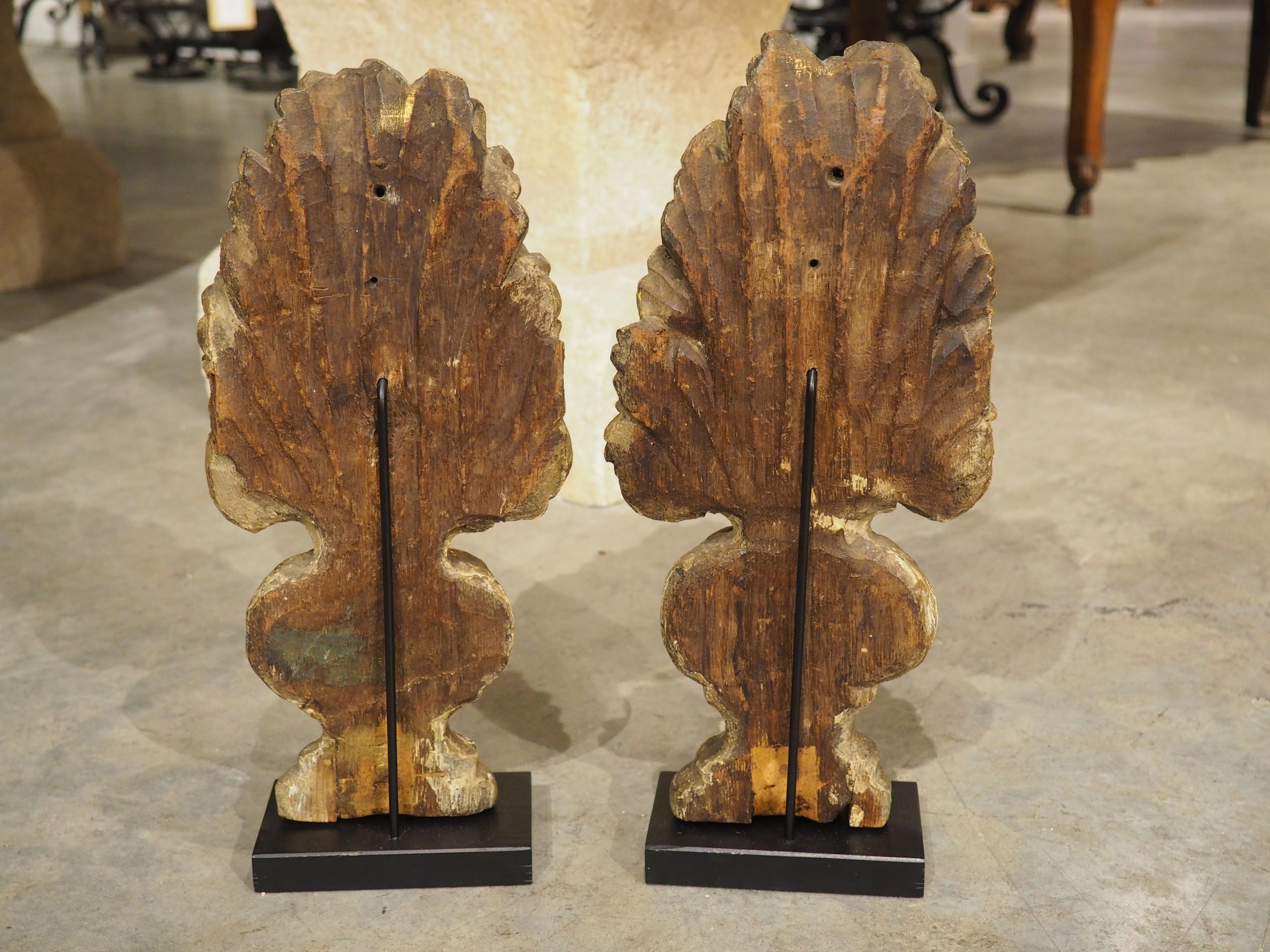 Pair of 18th Century French Carved Wooden Flower Bouquets For Sale 3
