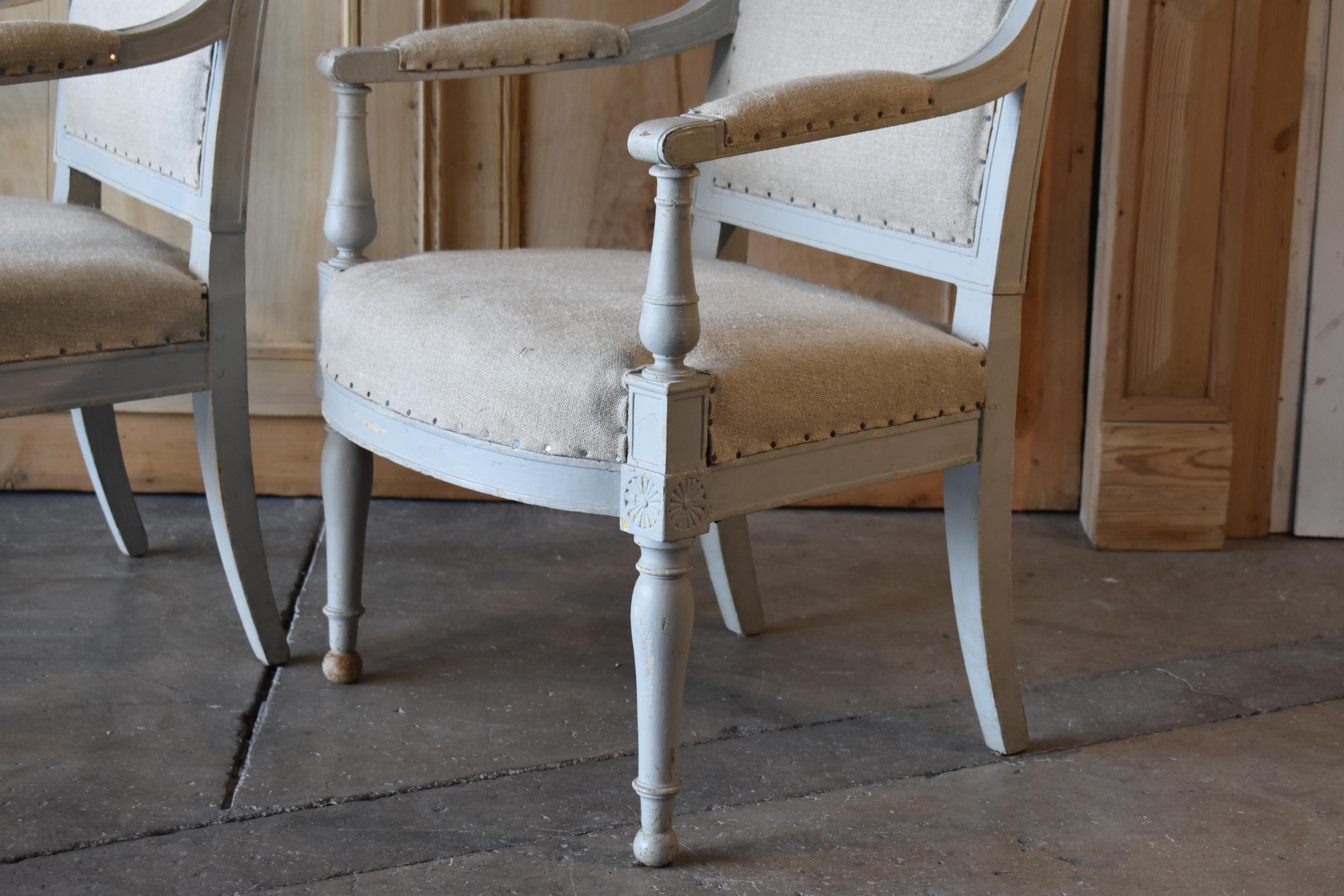 Pair of 18th Century French Directoire Bergère Chairs In Good Condition For Sale In Encinitas, CA