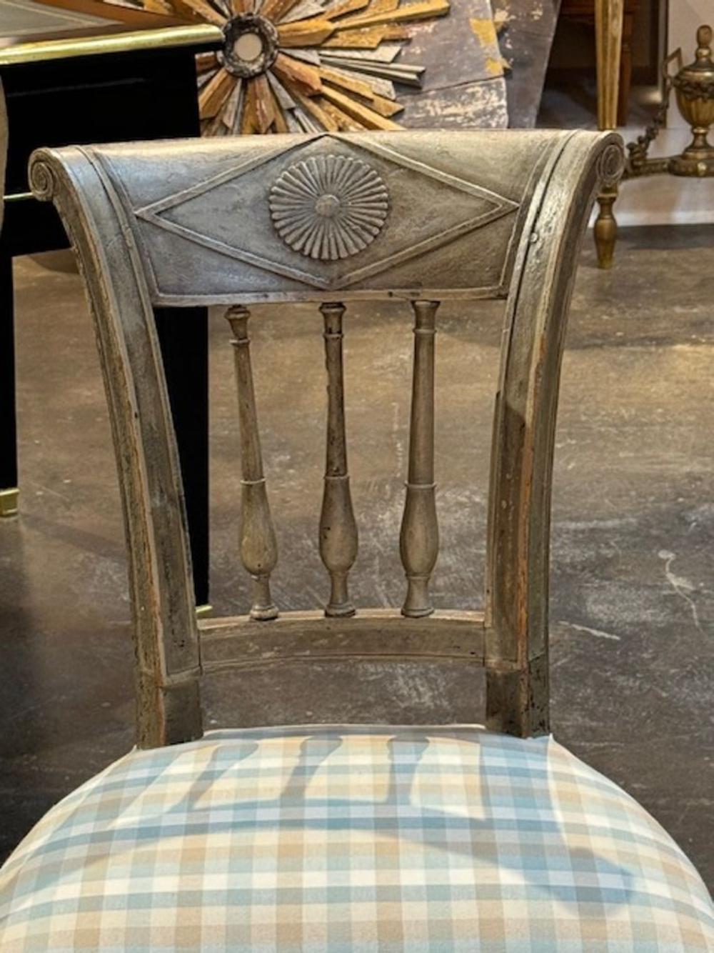 Français Paire de chaises d'appoint Directoire françaises du 18ème siècle en vente