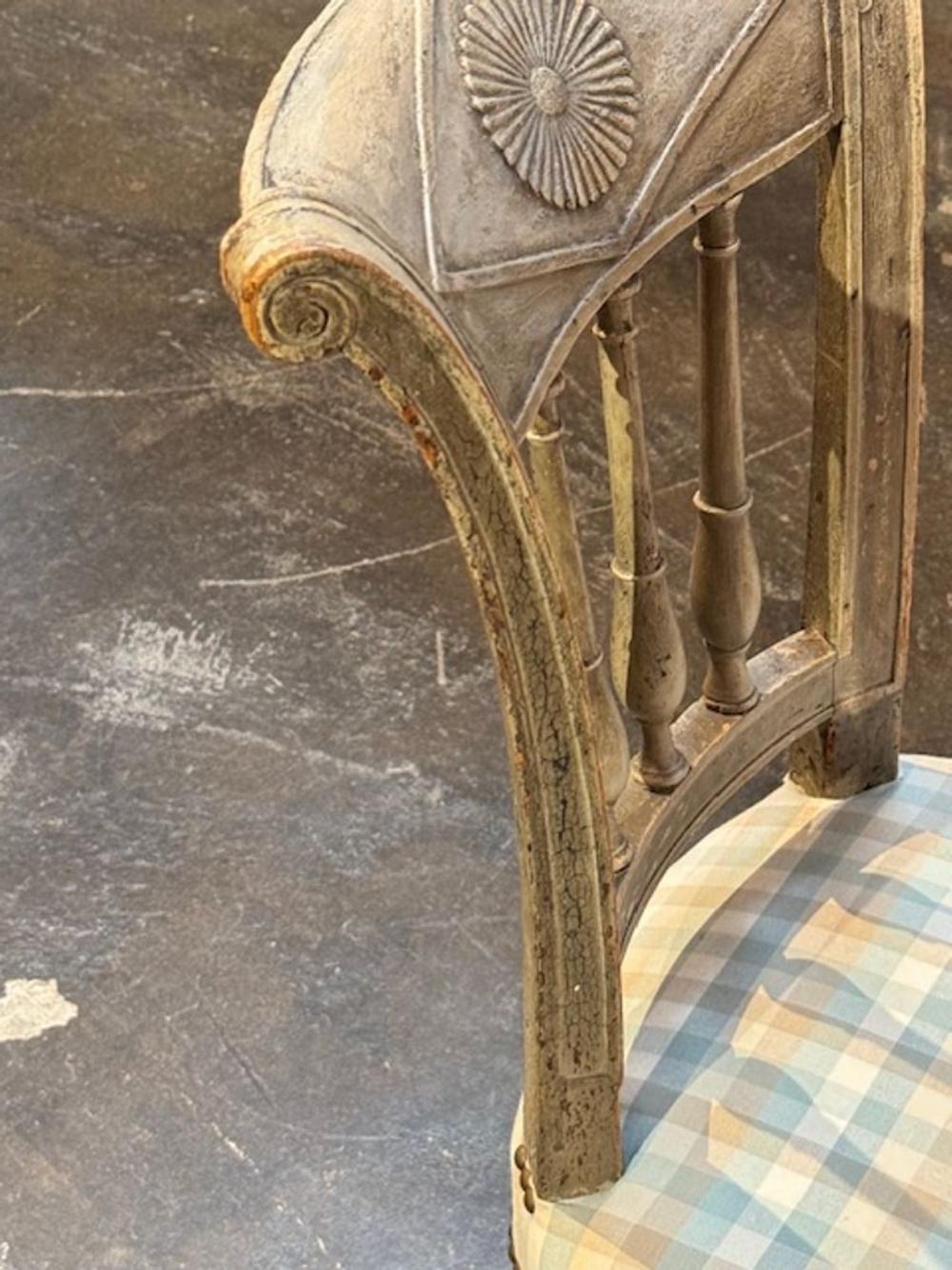 XVIIIe siècle Paire de chaises d'appoint Directoire françaises du 18ème siècle en vente