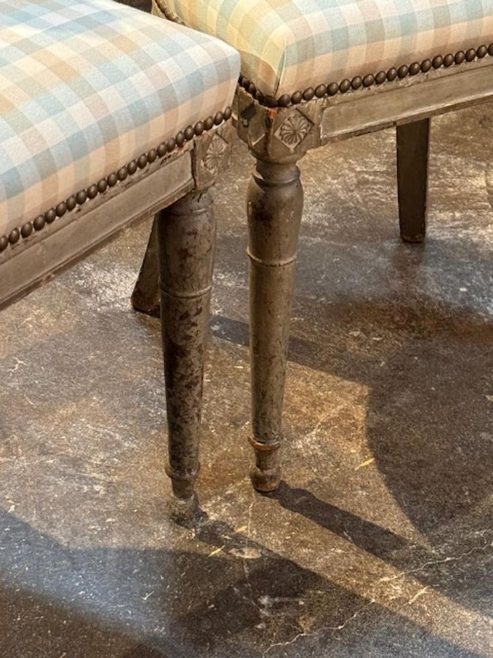 Tissu d'ameublement Paire de chaises d'appoint Directoire françaises du 18ème siècle en vente