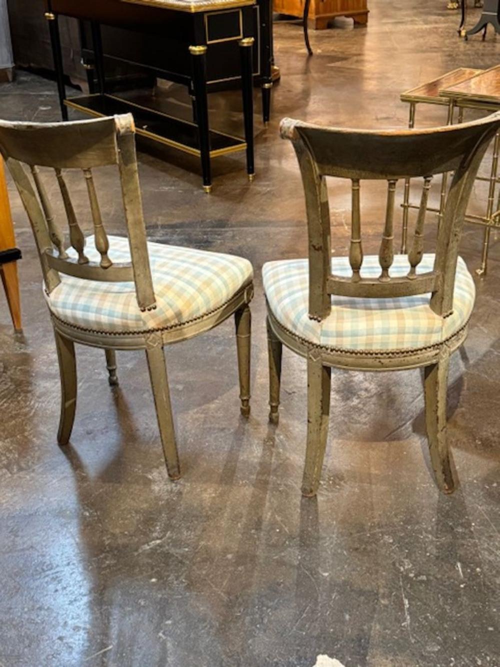 Paire de chaises d'appoint Directoire françaises du 18ème siècle en vente 1
