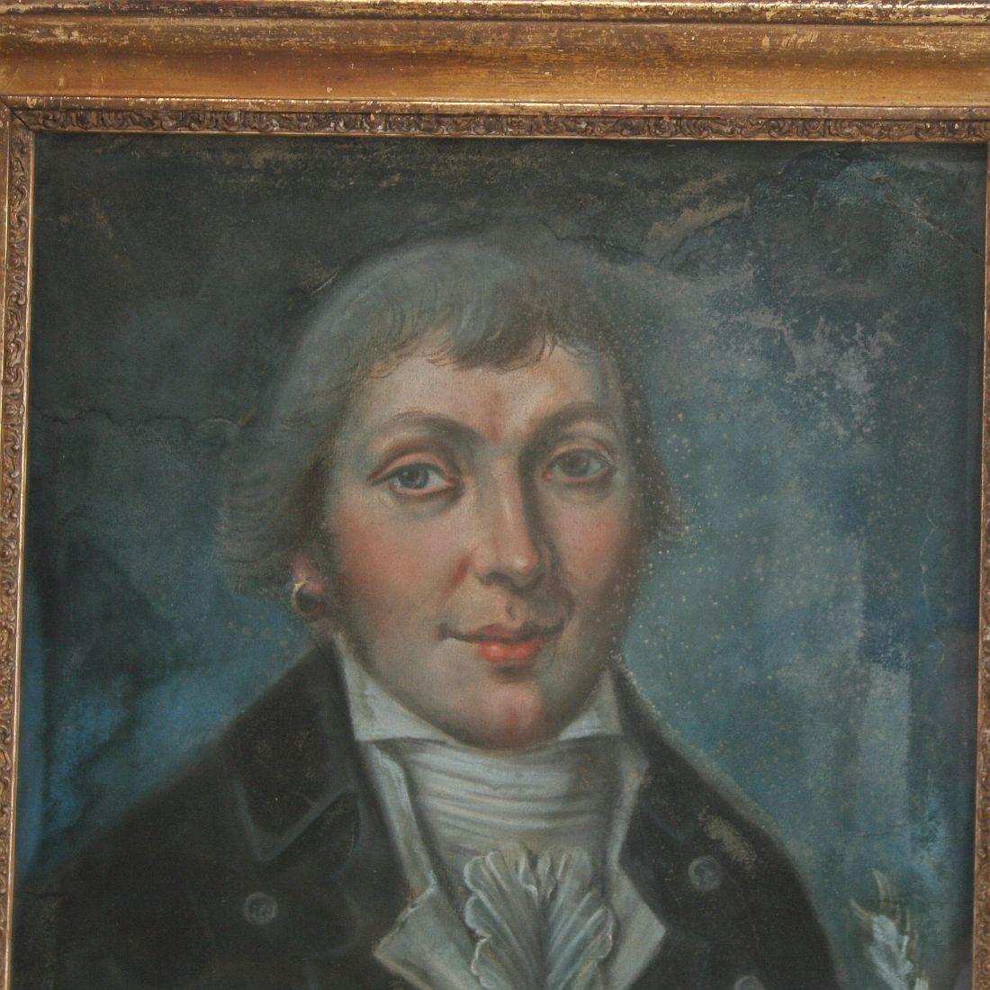 Pair of 18th Century French Folk Art Pastel Portraits In Fair Condition In Buisson, FR