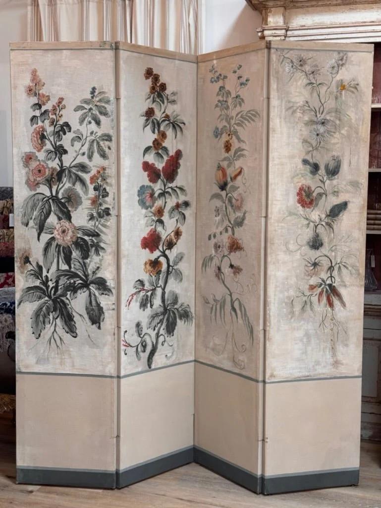 Legno Coppia di paraventi a quattro pannelli francesi del XVIII secolo in vendita