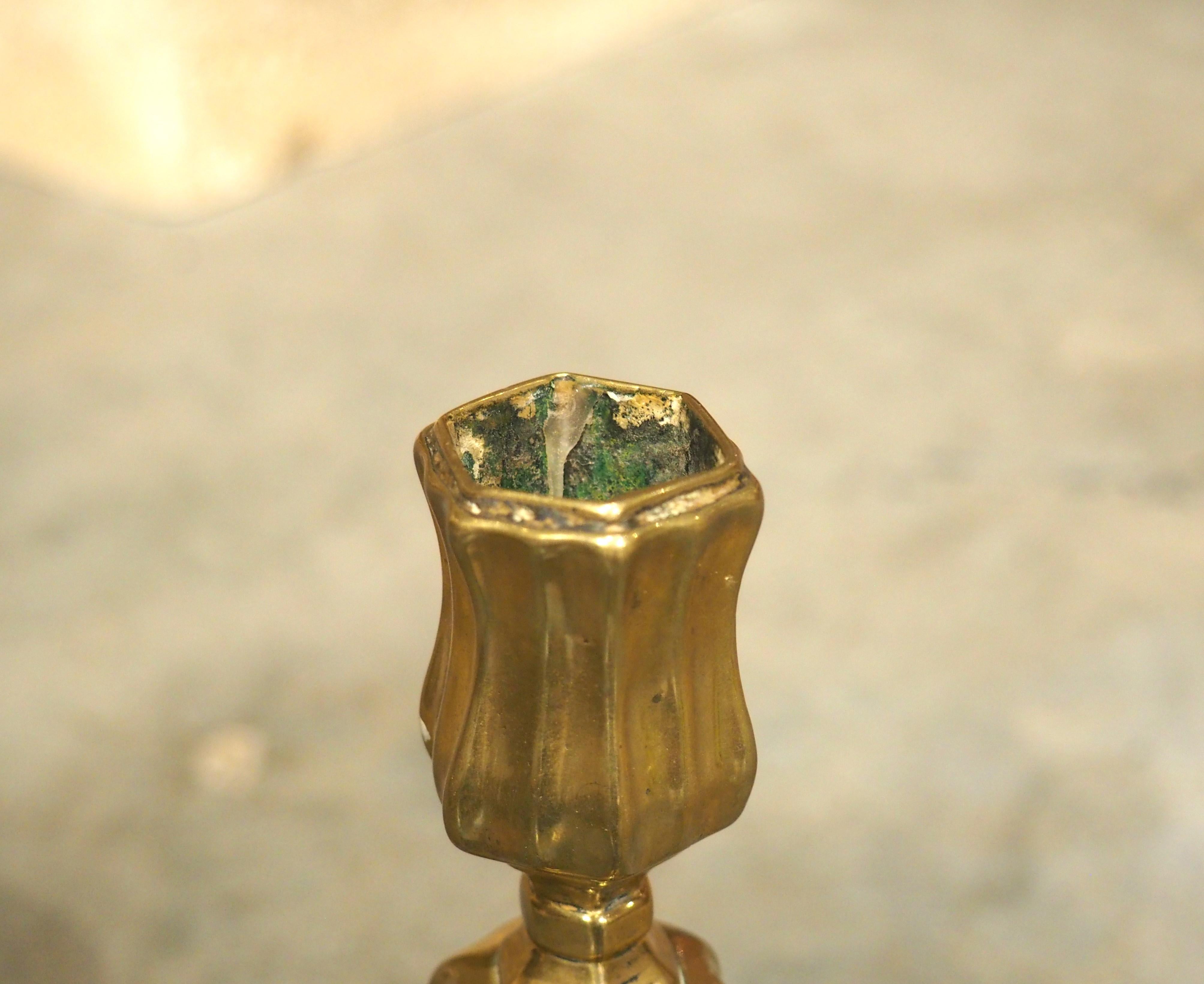 Paire de chandeliers en bronze doré français du 18e siècle Bon état - En vente à Dallas, TX