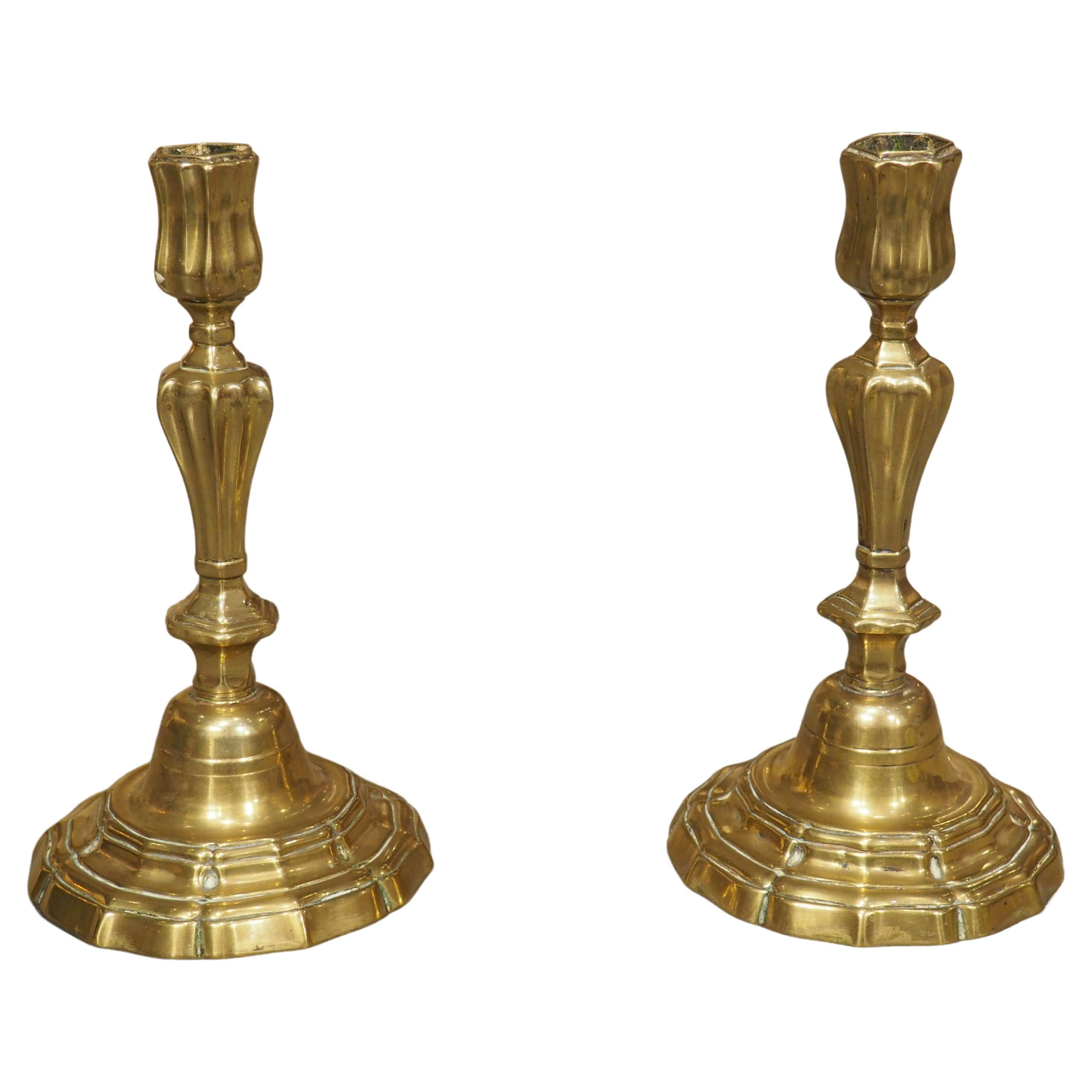 Paire de chandeliers en bronze doré français du 18e siècle en vente