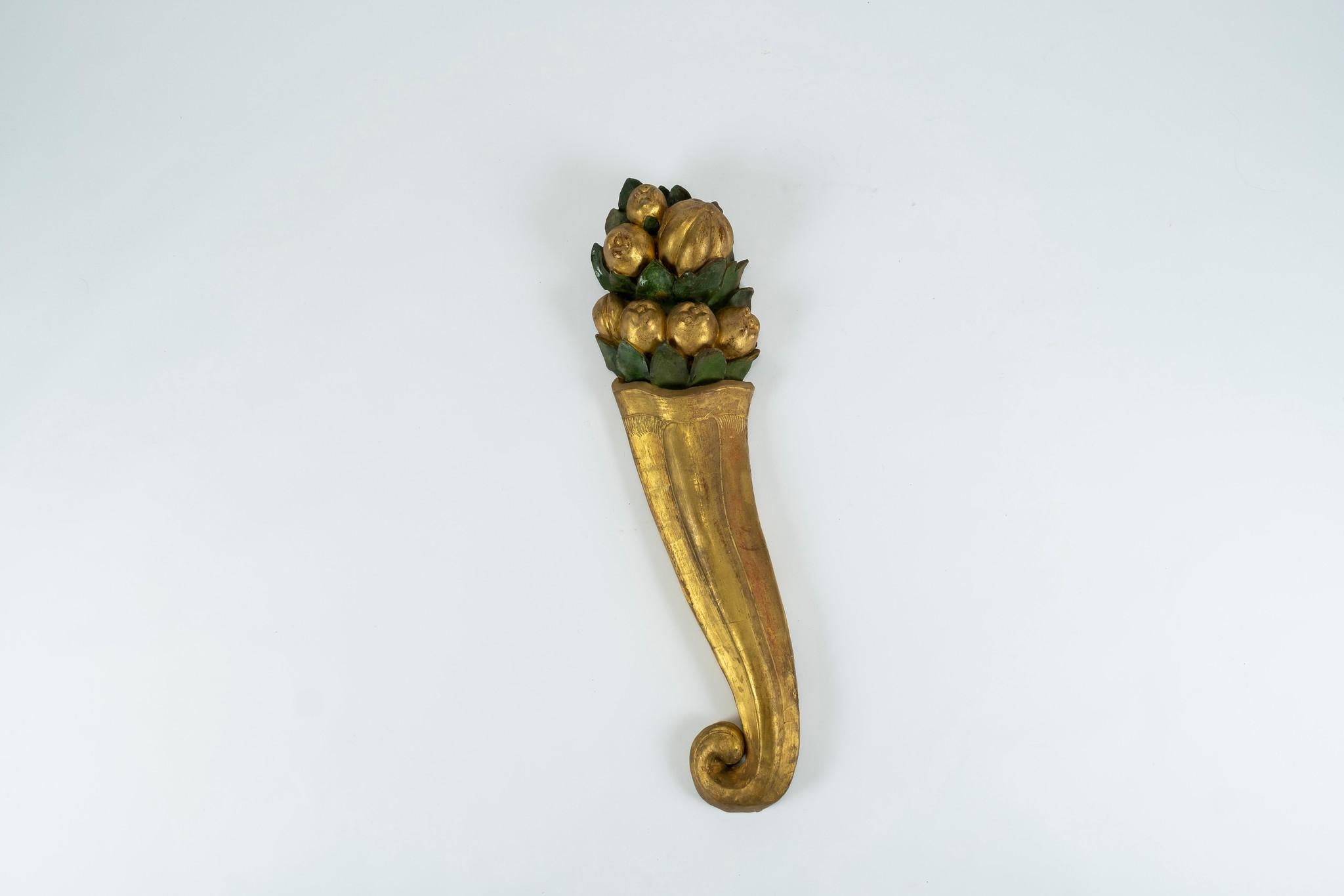 Pair of 18th century French giltwood cornucopia

ALIS-0008.