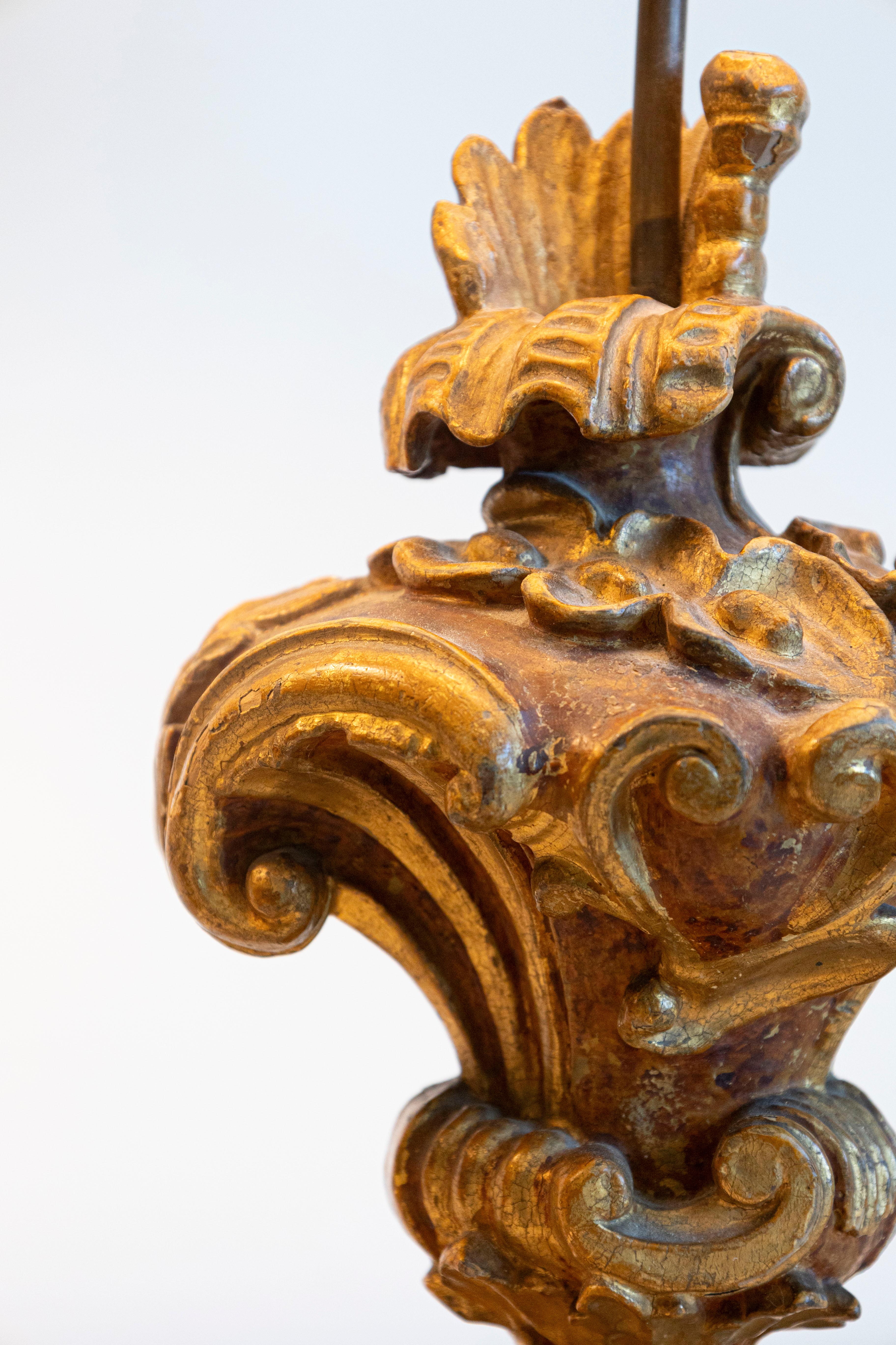 Paire de lampes de table en bois doré du XVIIIe siècle Bon état - En vente à Atlanta, GA