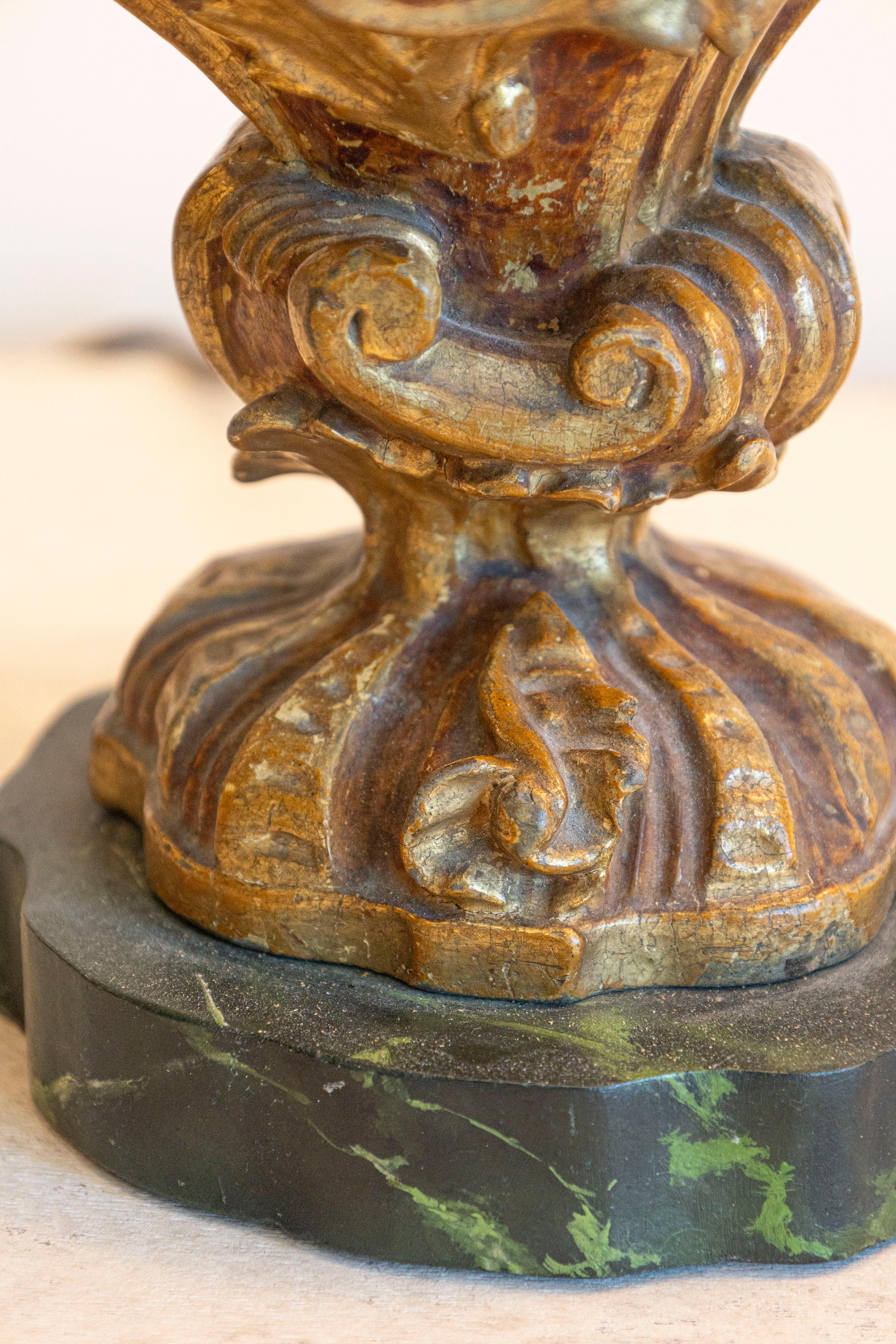 20ième siècle Paire de lampes de table en bois doré du XVIIIe siècle en vente