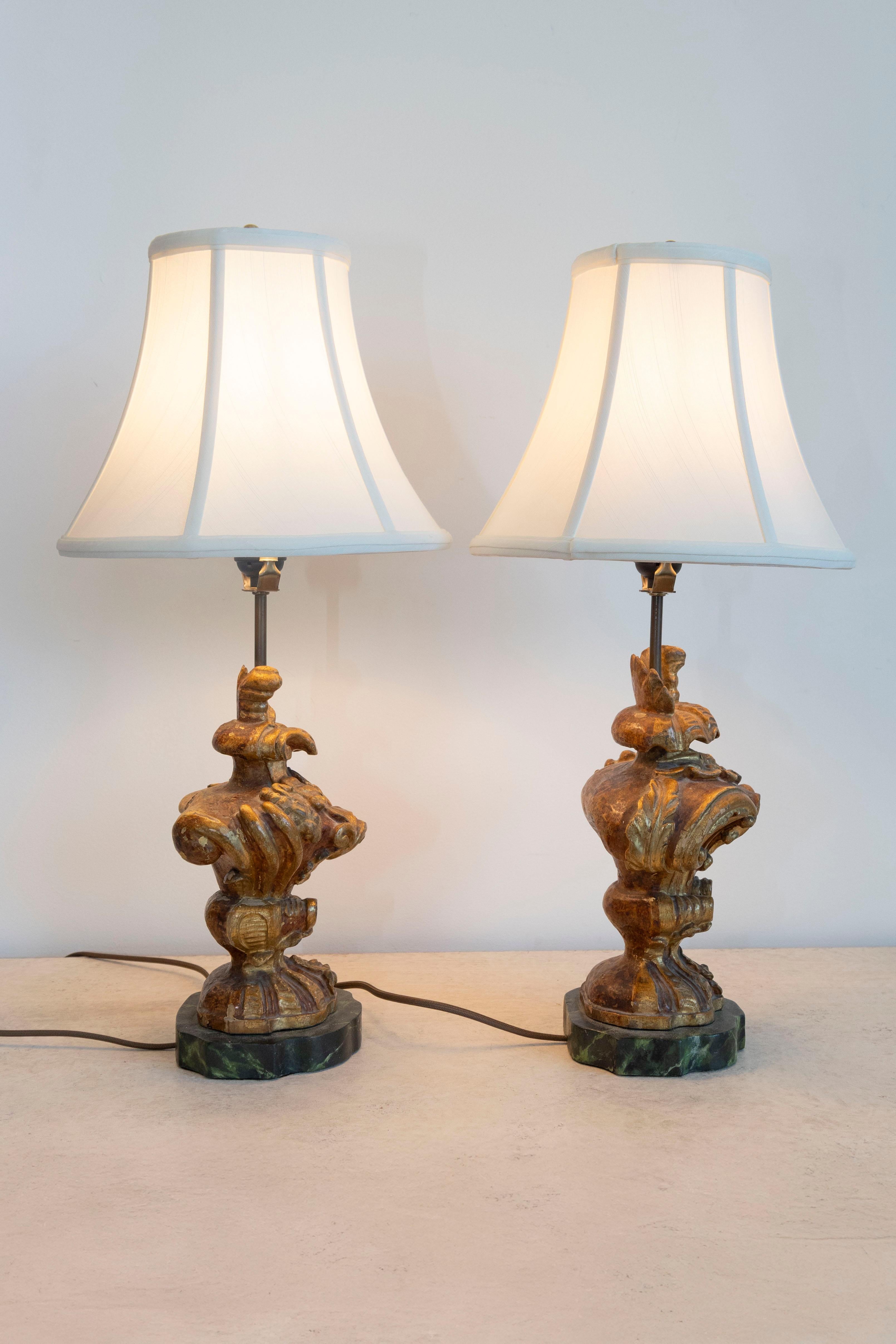 Paire de lampes de table en bois doré du XVIIIe siècle en vente 1
