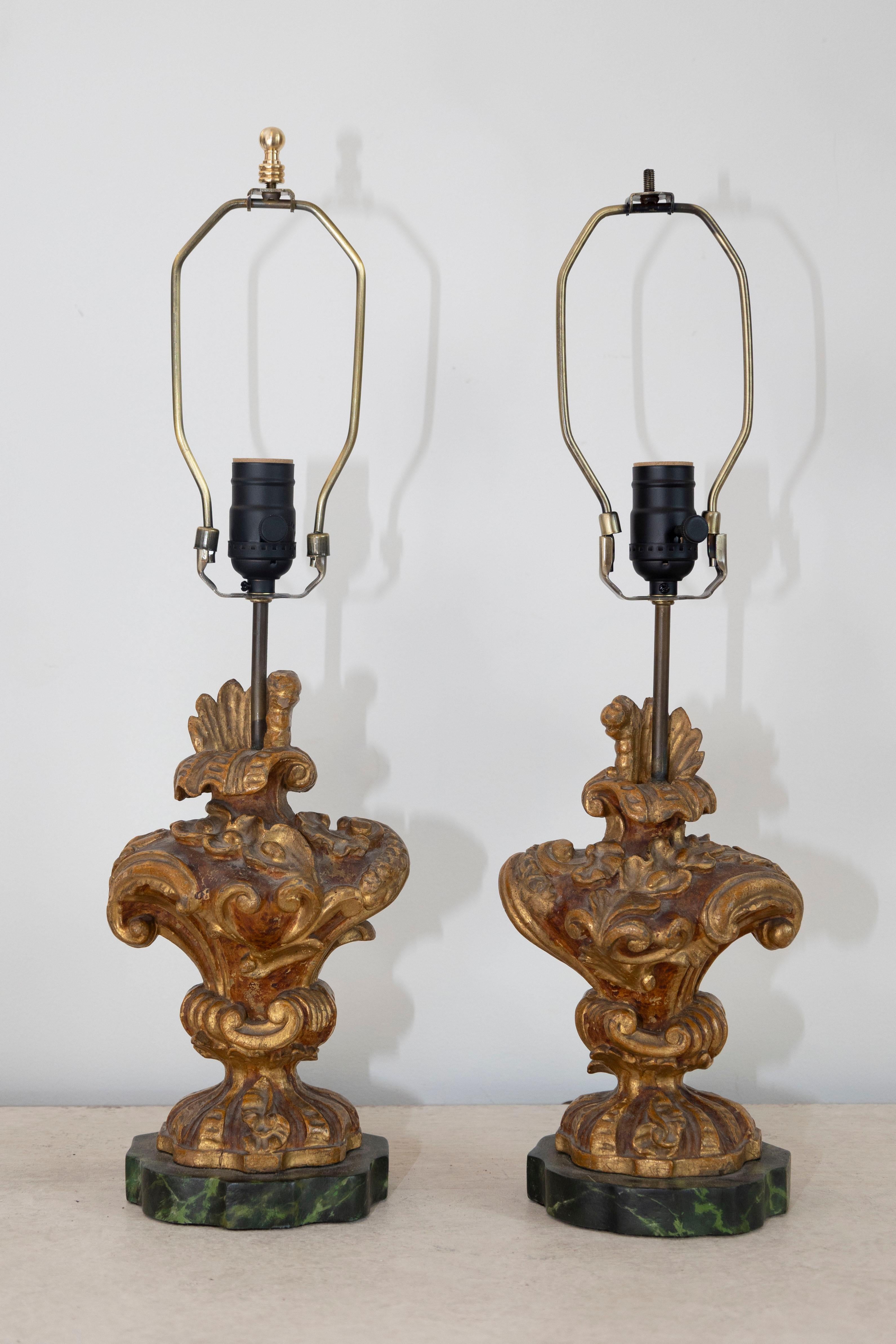 Paire de lampes de table en bois doré du XVIIIe siècle en vente 2