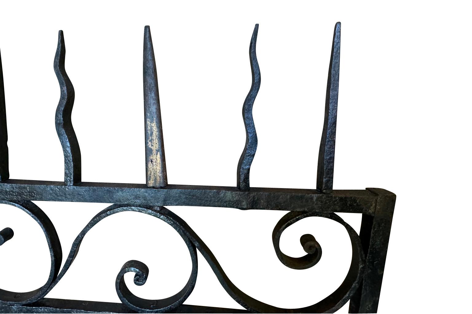 Par De Puertas De Hierro Francesas Del Siglo XVIII en Bueno estado para la venta en Round Top, TX