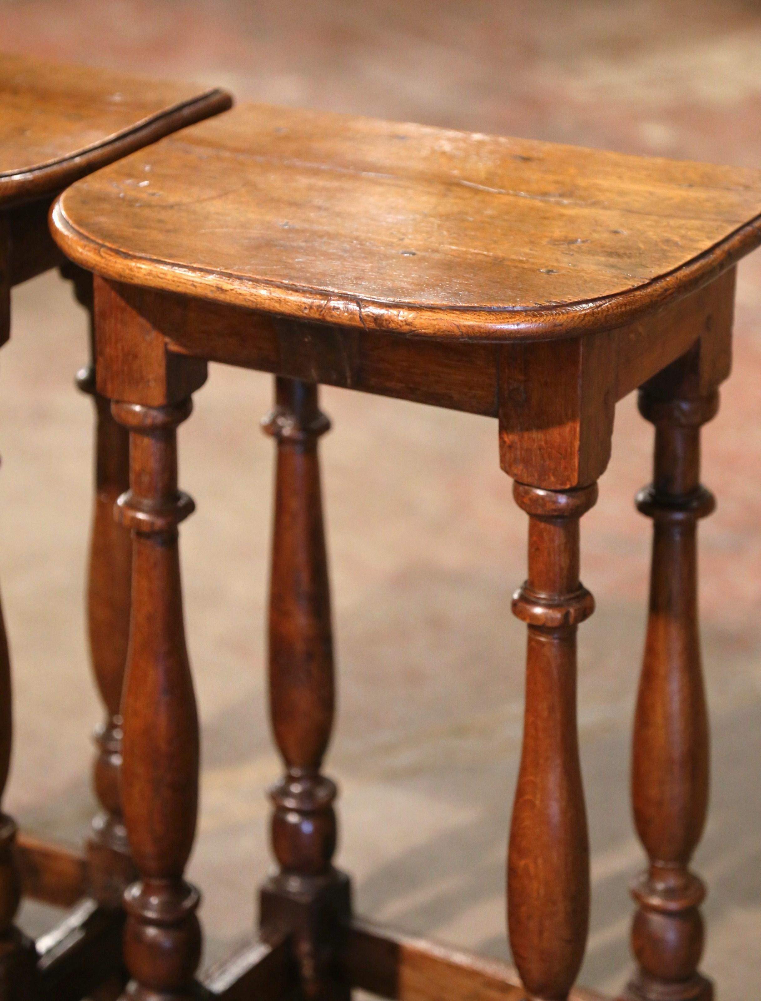 Pair of 18th Century French Louis XIII Carved Oak Four-Leg Side Tables In Excellent Condition For Sale In Dallas, TX