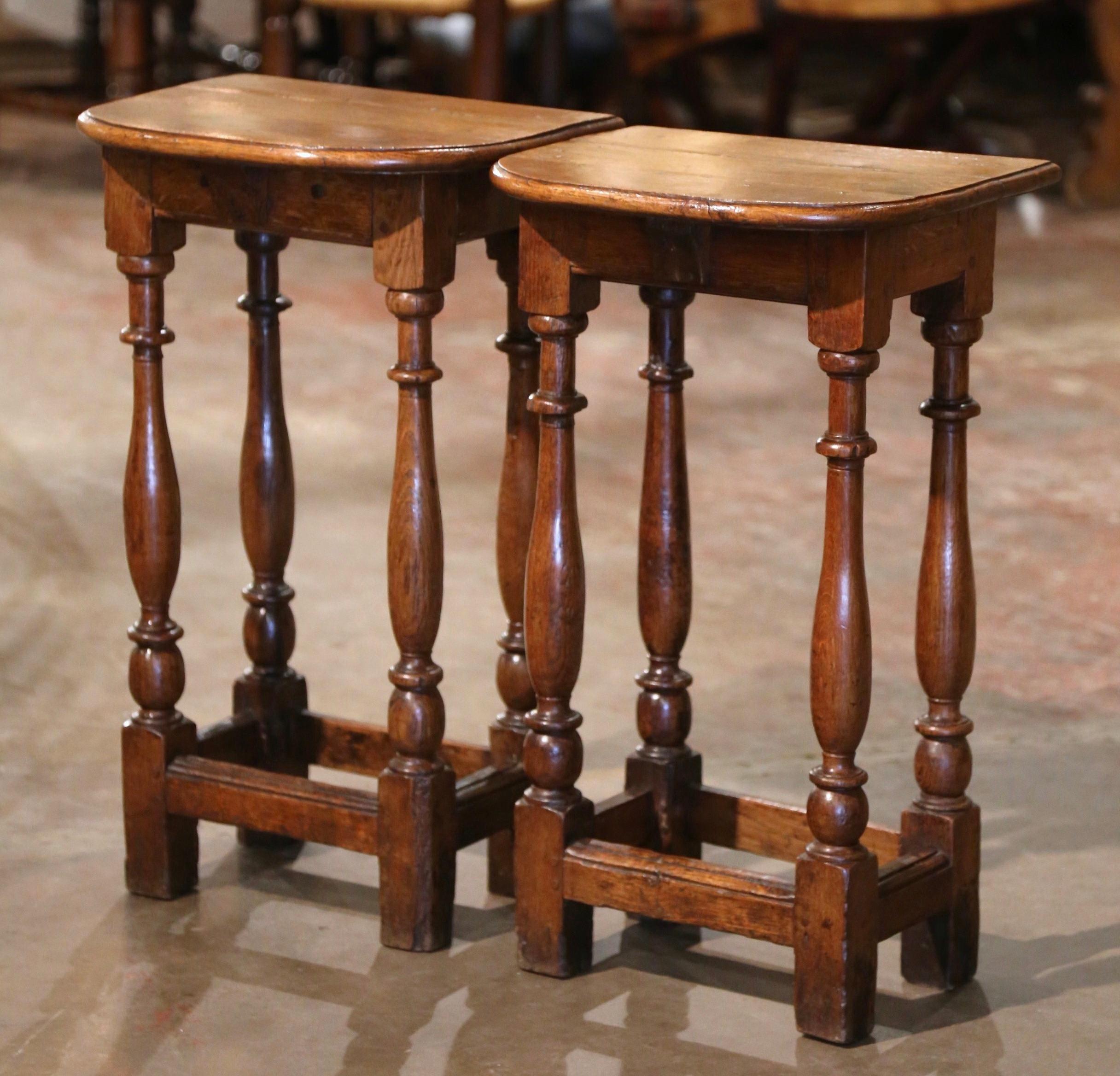Pair of 18th Century French Louis XIII Carved Oak Four-Leg Side Tables For Sale 1