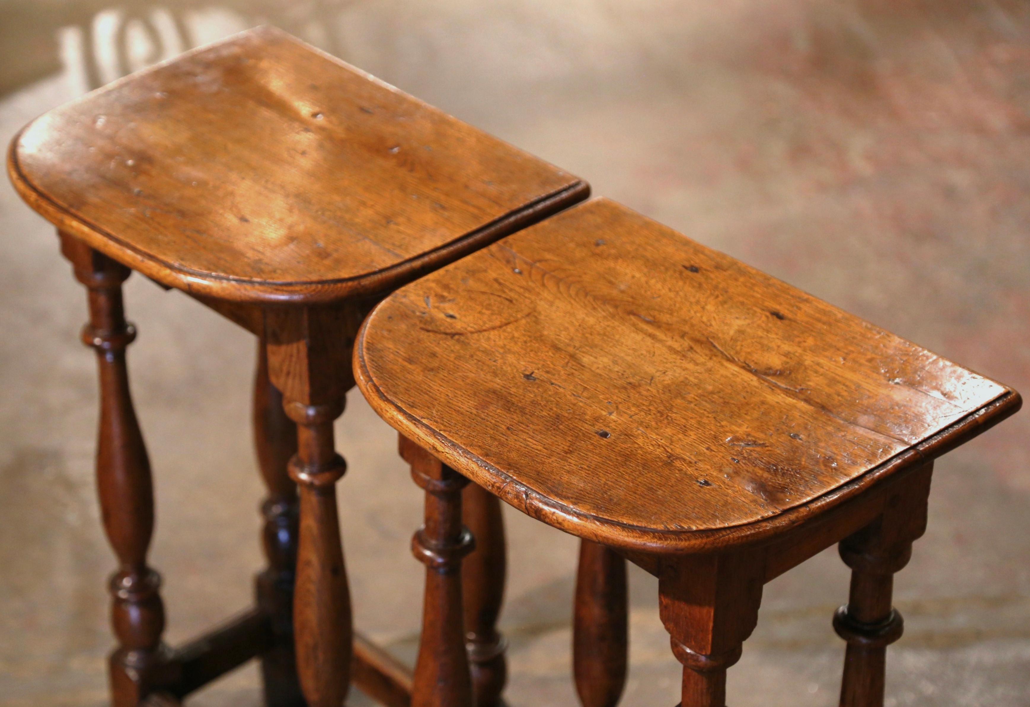 Pair of 18th Century French Louis XIII Carved Oak Four-Leg Side Tables For Sale 2