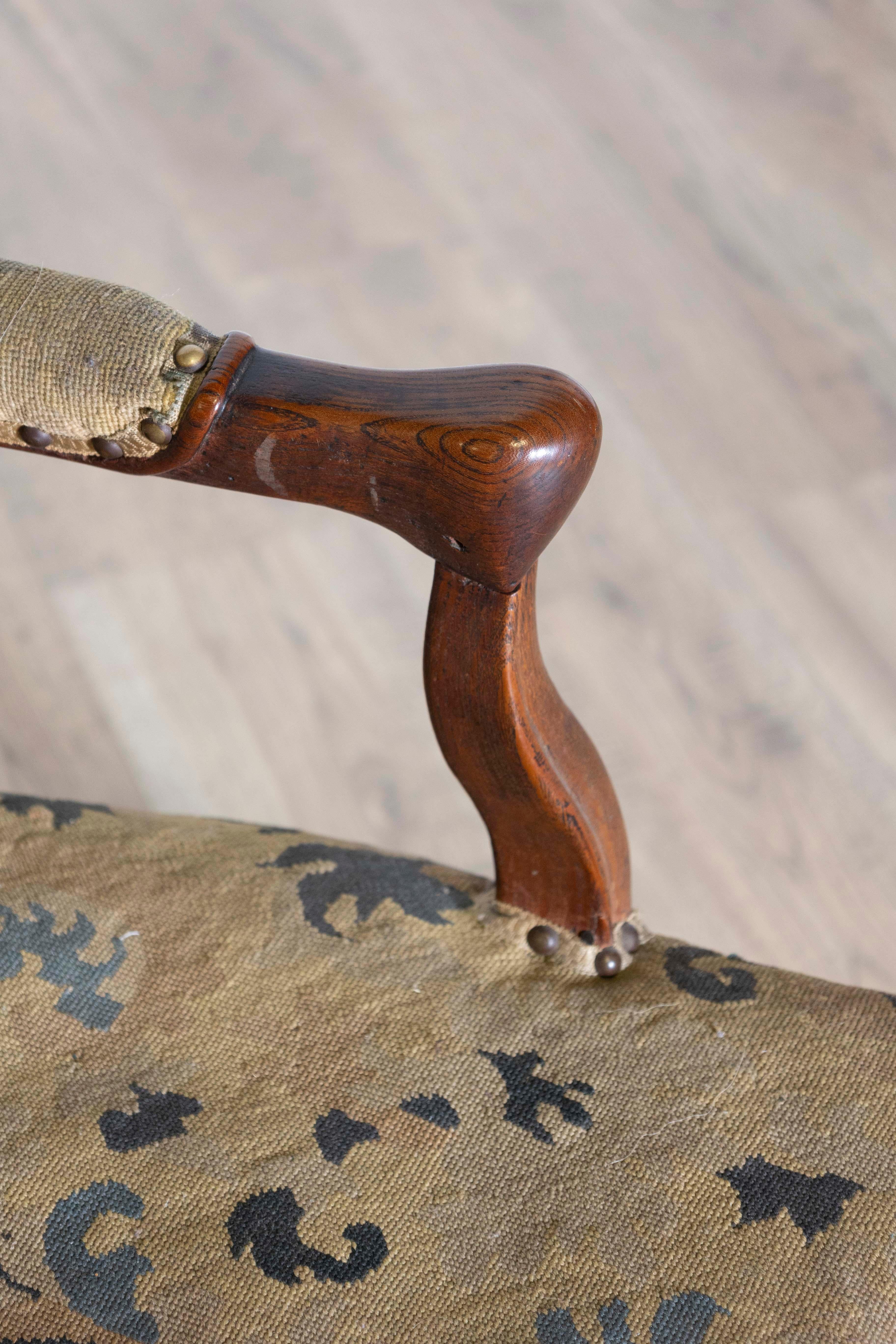 Paire de chaises à accoudoirs Louis XV françaises du 18e siècle en vente 1