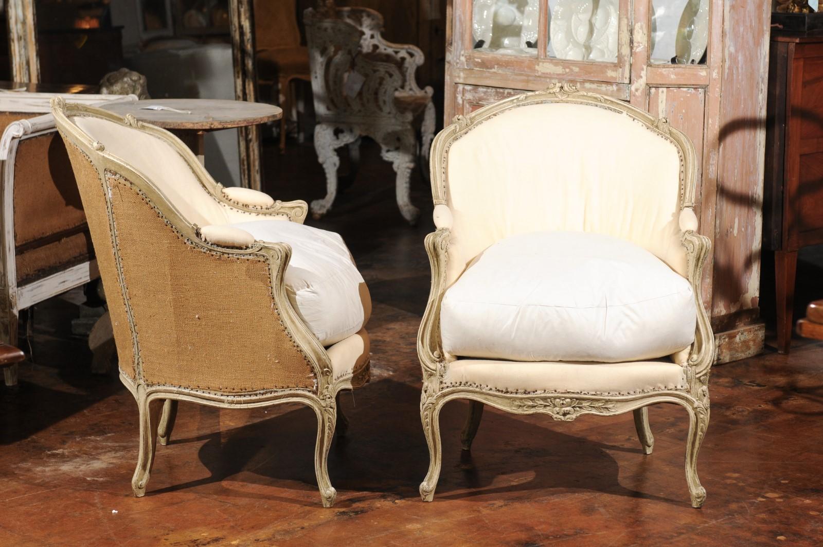 Pair of 18th Century French Louis XV Painted Bergère Chairs with Wraparound Back In Good Condition In Atlanta, GA