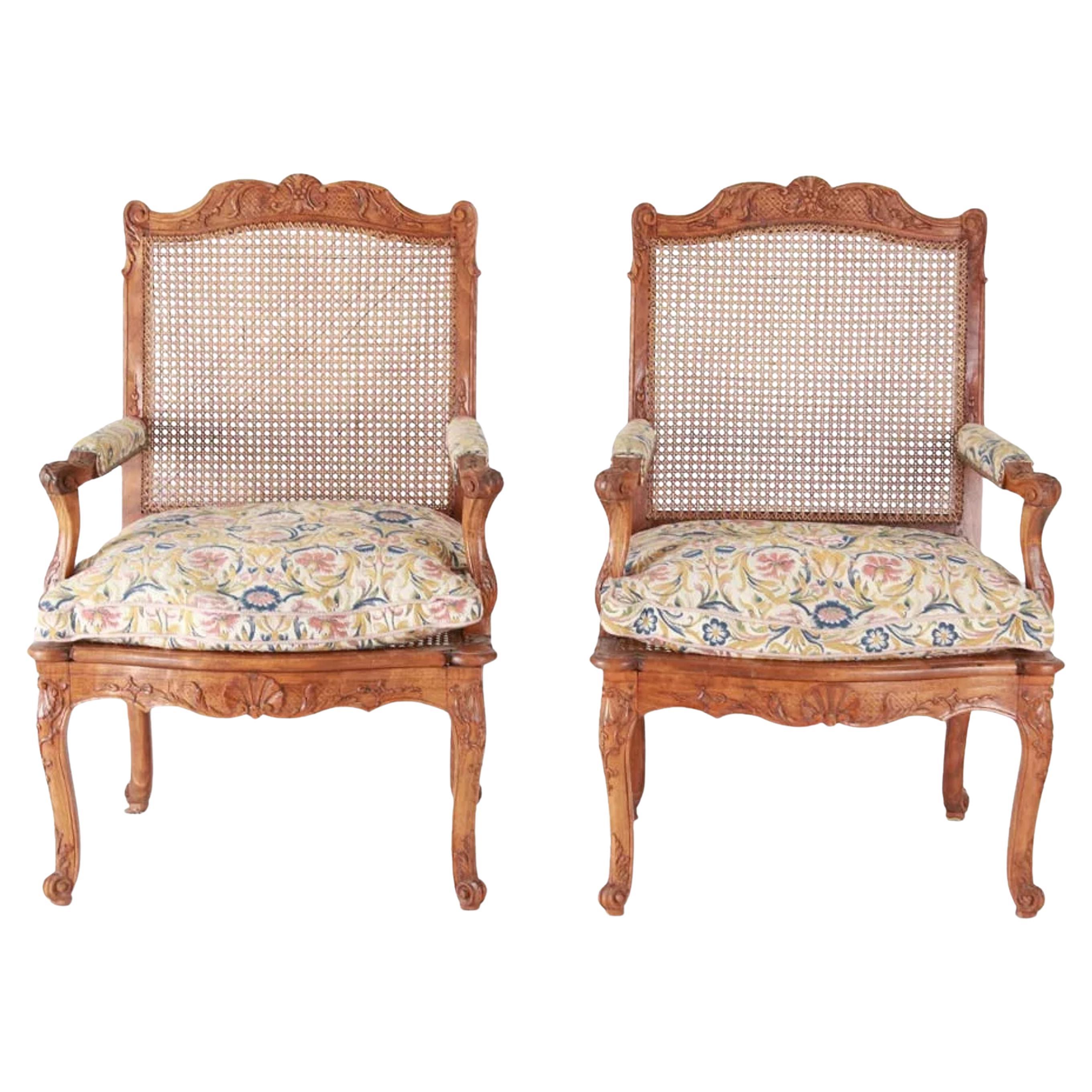 Paire de Fauteuils à cannes Louis XV du XVIIIe siècle, de style provincial français en vente