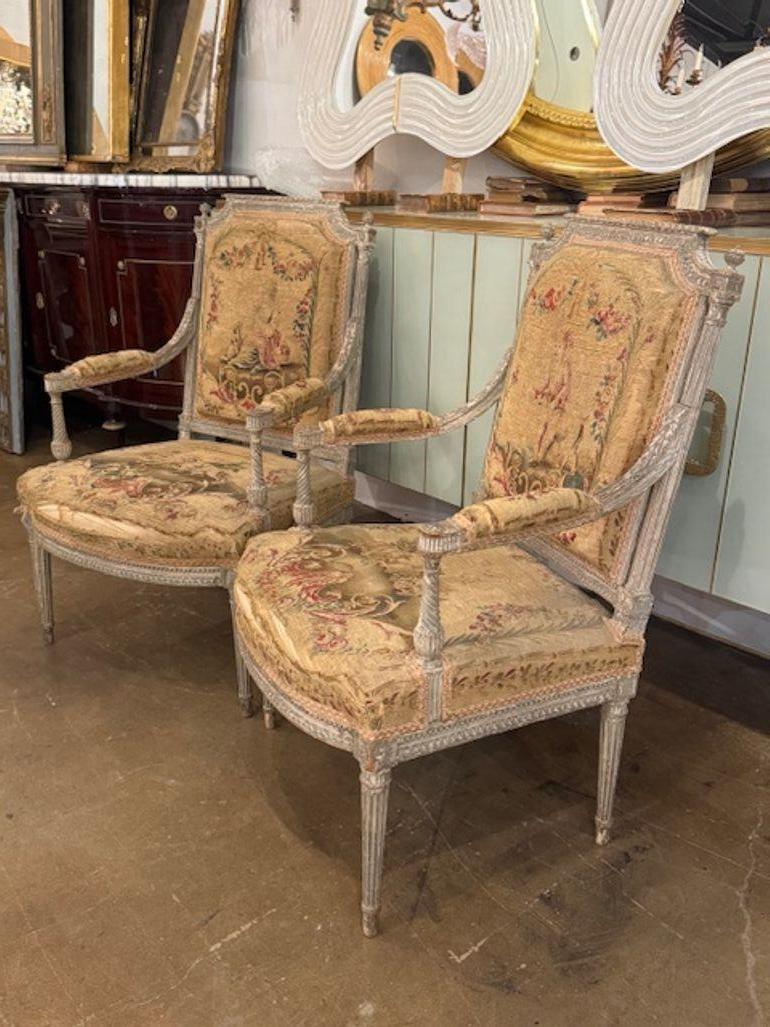 Pareja de sillones Luis XVI franceses del siglo XVIII Tapicería en venta