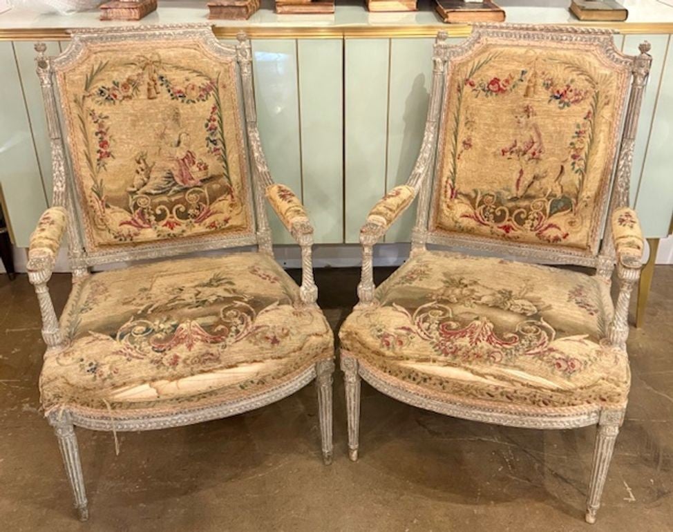 Pareja de sillones Luis XVI franceses del siglo XVIII en venta