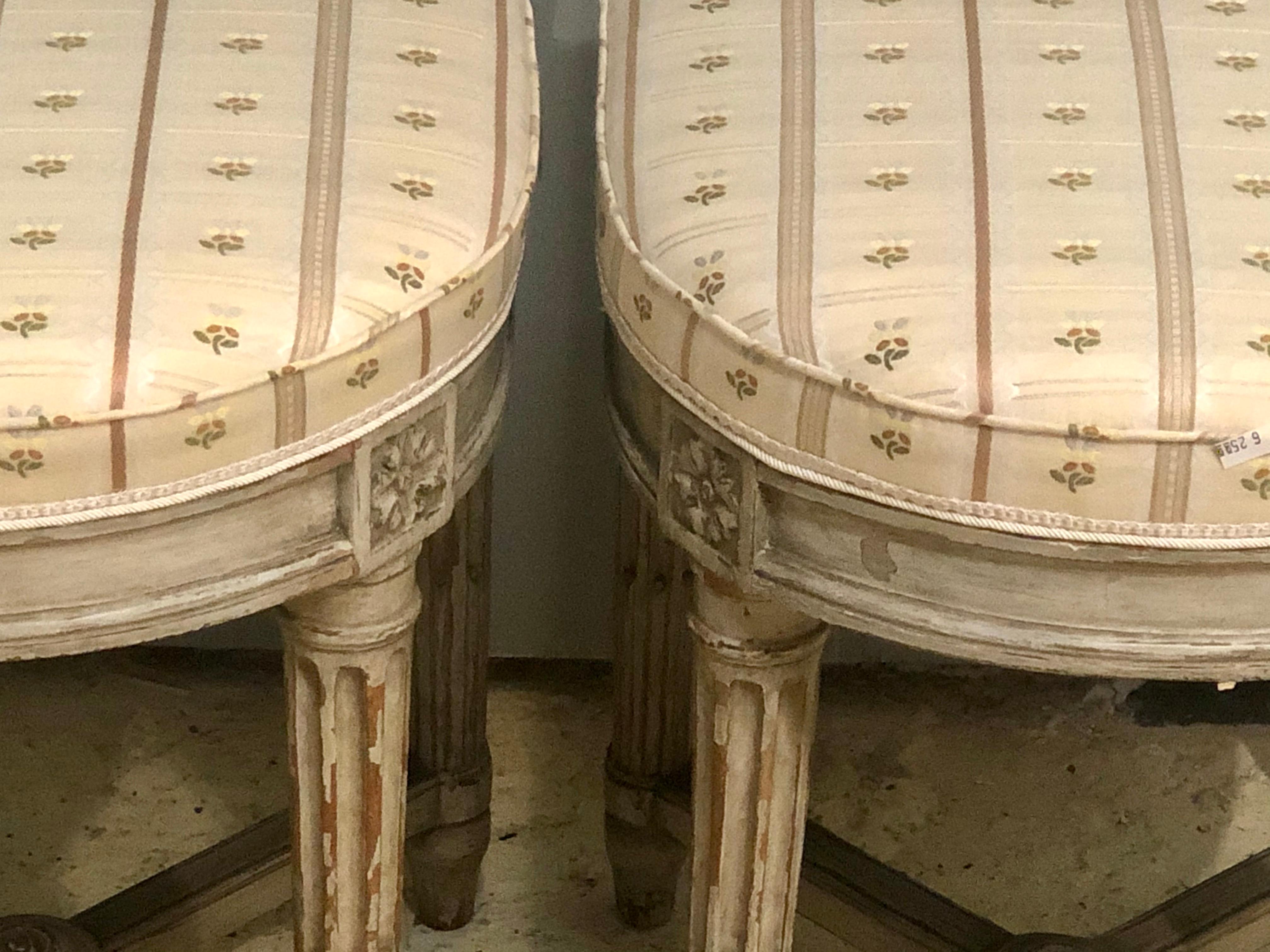 Französisches Design, Louis XVI., Kleine Stühle, elfenbeinfarben lackiertes Holz, Stoff, Frankreich 1740er Jahre (18. Jahrhundert) im Angebot