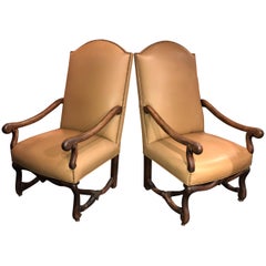 Pareja de sillones franceses de nogal Os Du Mouton del siglo XVIII