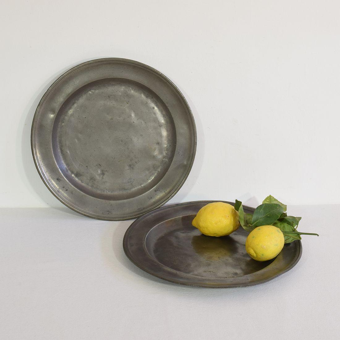 Great pair of pewter serving plates, 
France, circa 1750-1790. 
Weathered.




 