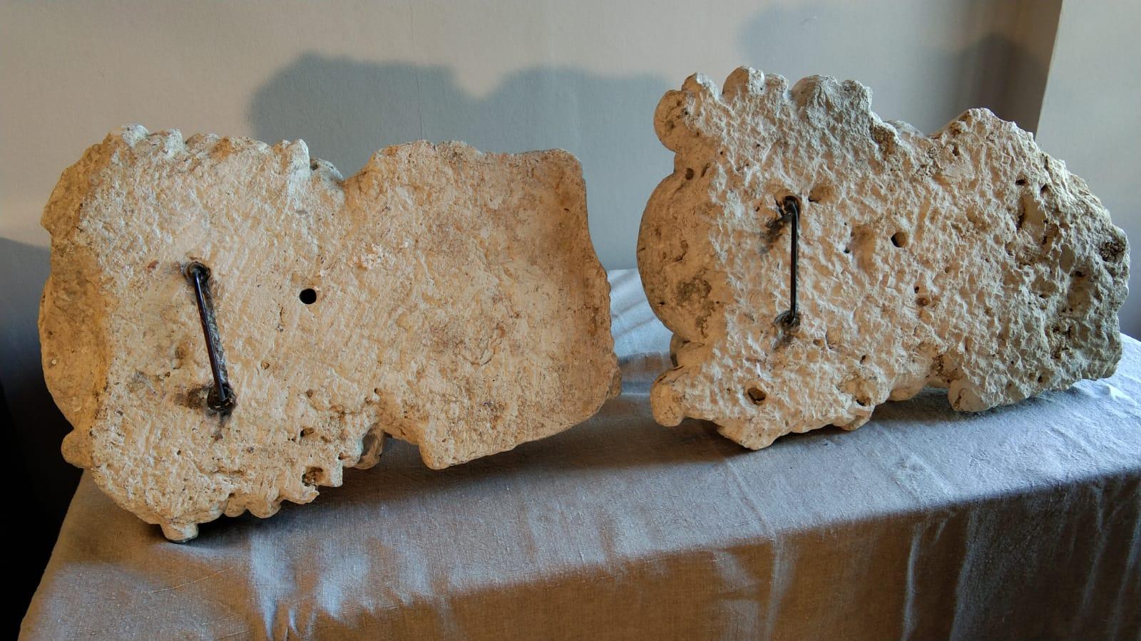 Pair of 18th Century French Stone Sconces In Good Condition In Lectoure, Occitanie