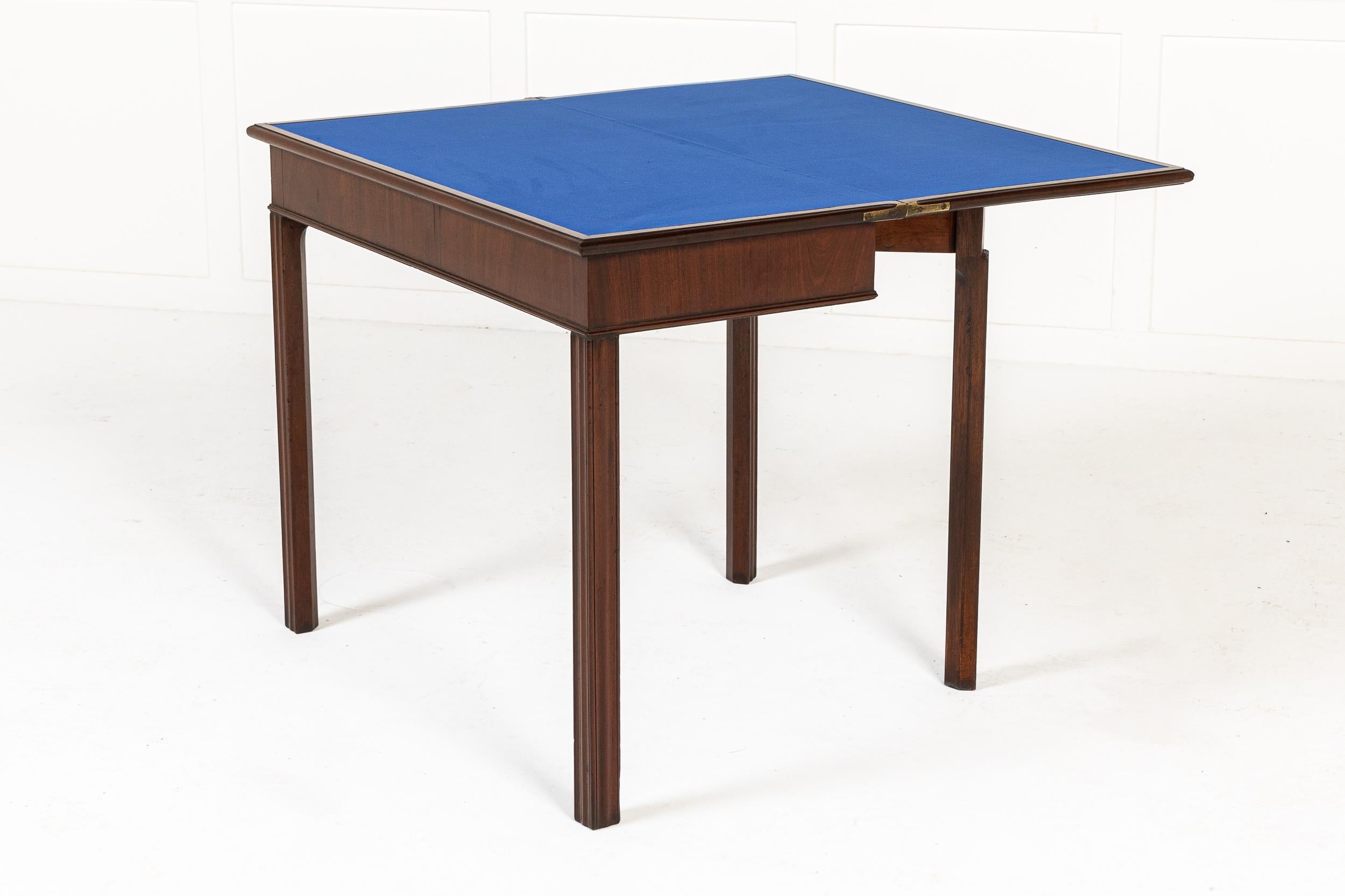 Paire de tables à cartes en acajou George III du 18ème siècle en vente 4
