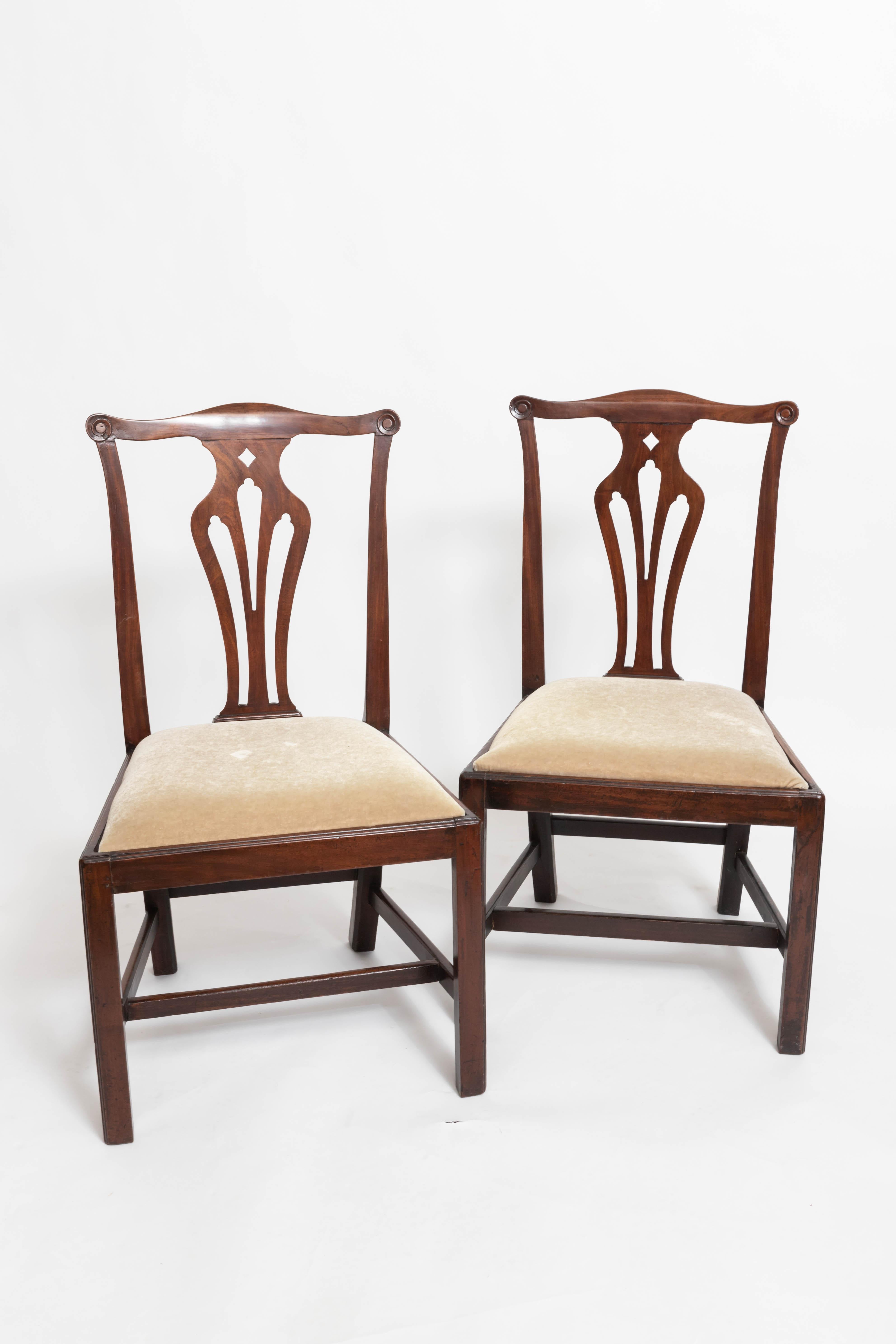 Pair of 18th Century George III Mahogany Side Chairs For Sale 4