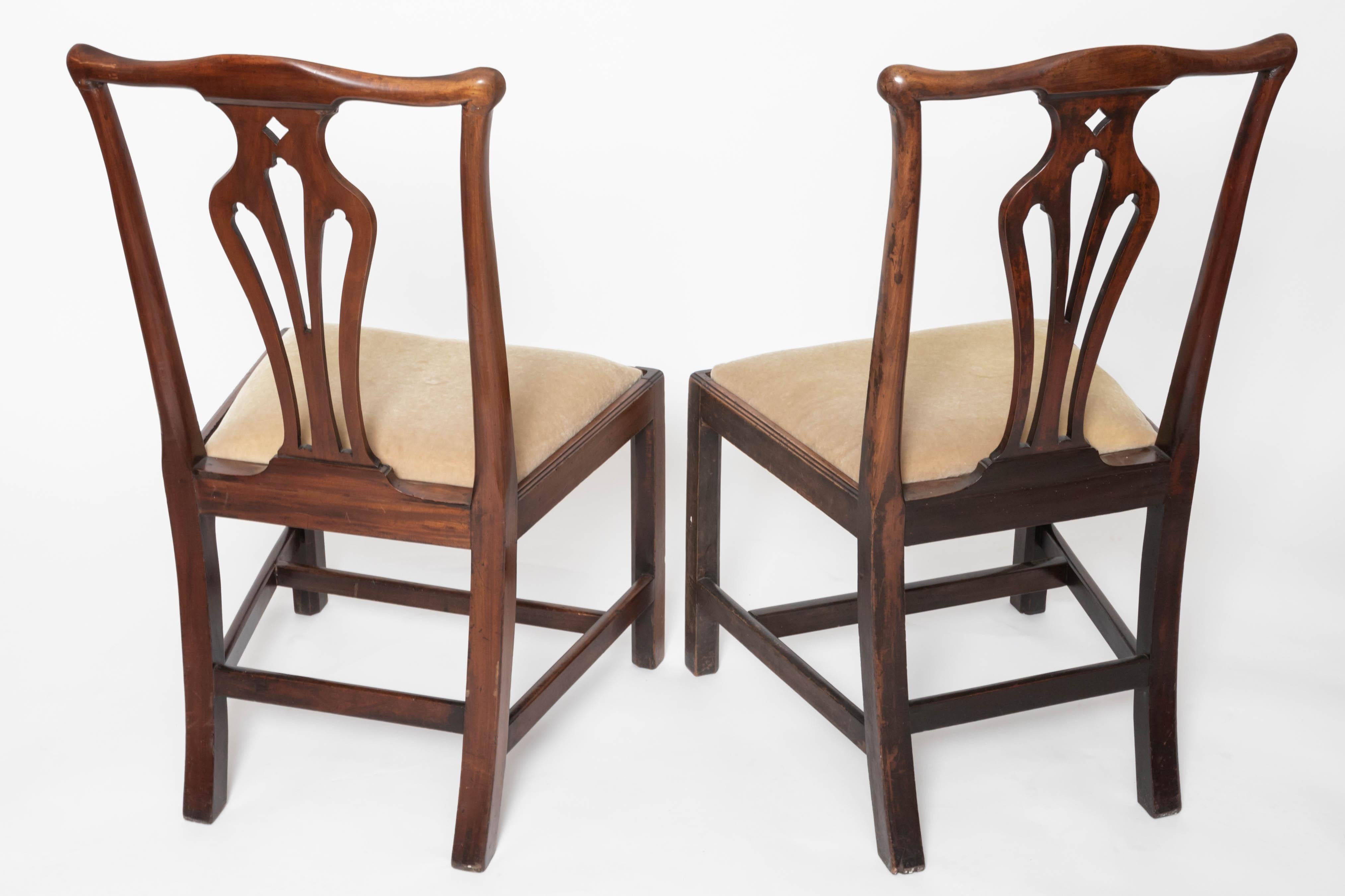 English Pair of 18th Century George III Mahogany Side Chairs For Sale