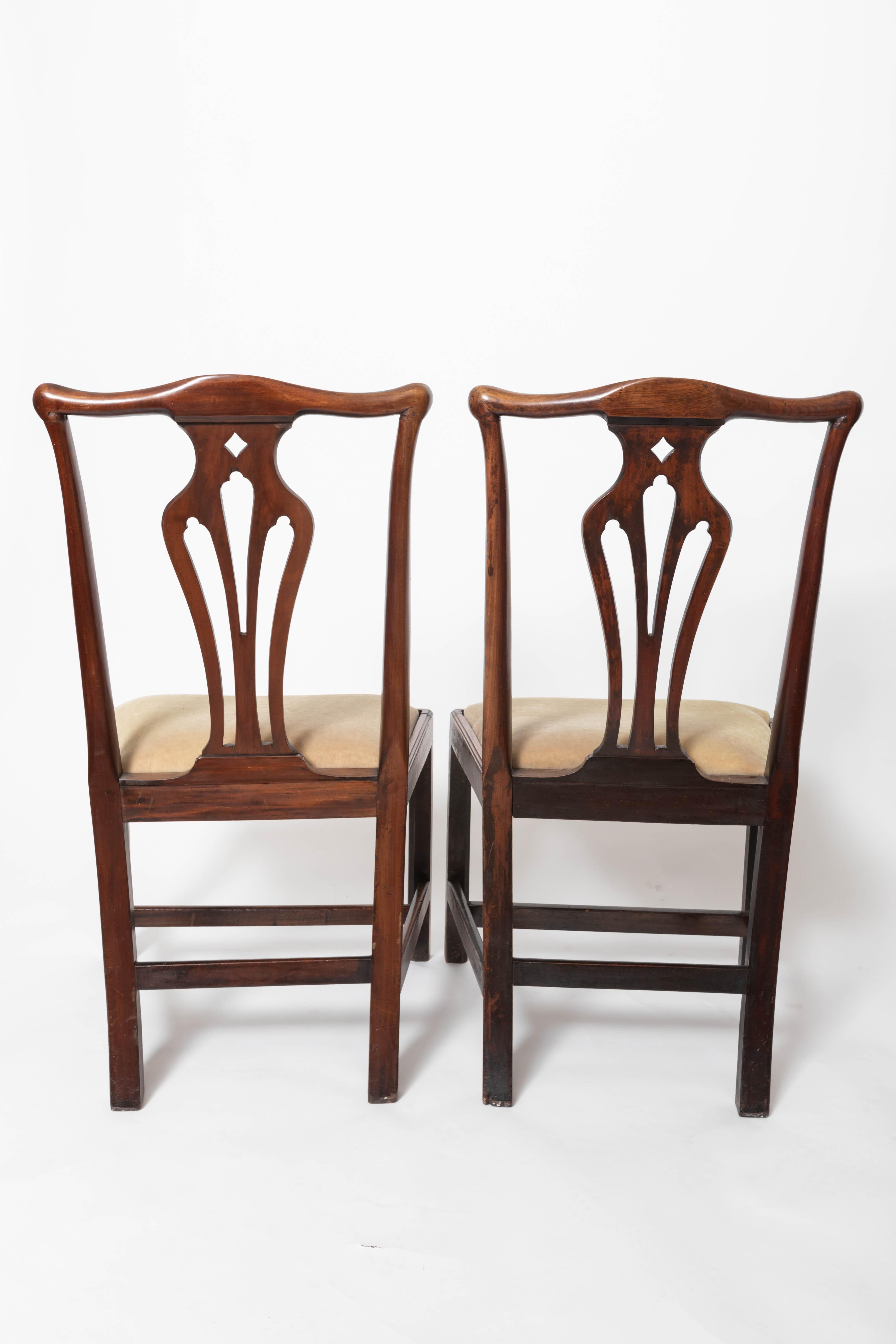 Pair of 18th Century George III Mahogany Side Chairs In Good Condition For Sale In East Hampton, NY