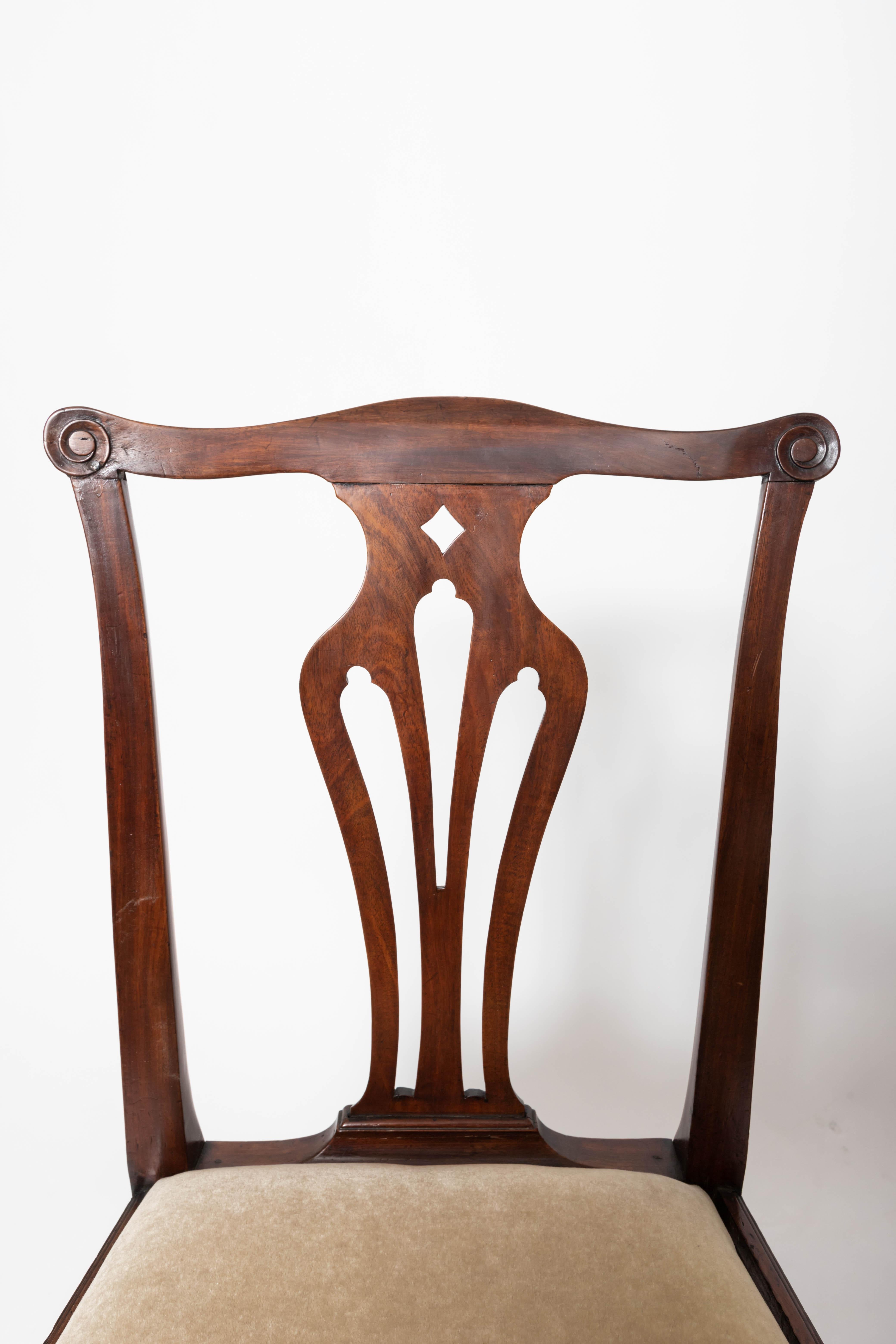 Pair of 18th Century George III Mahogany Side Chairs For Sale 1