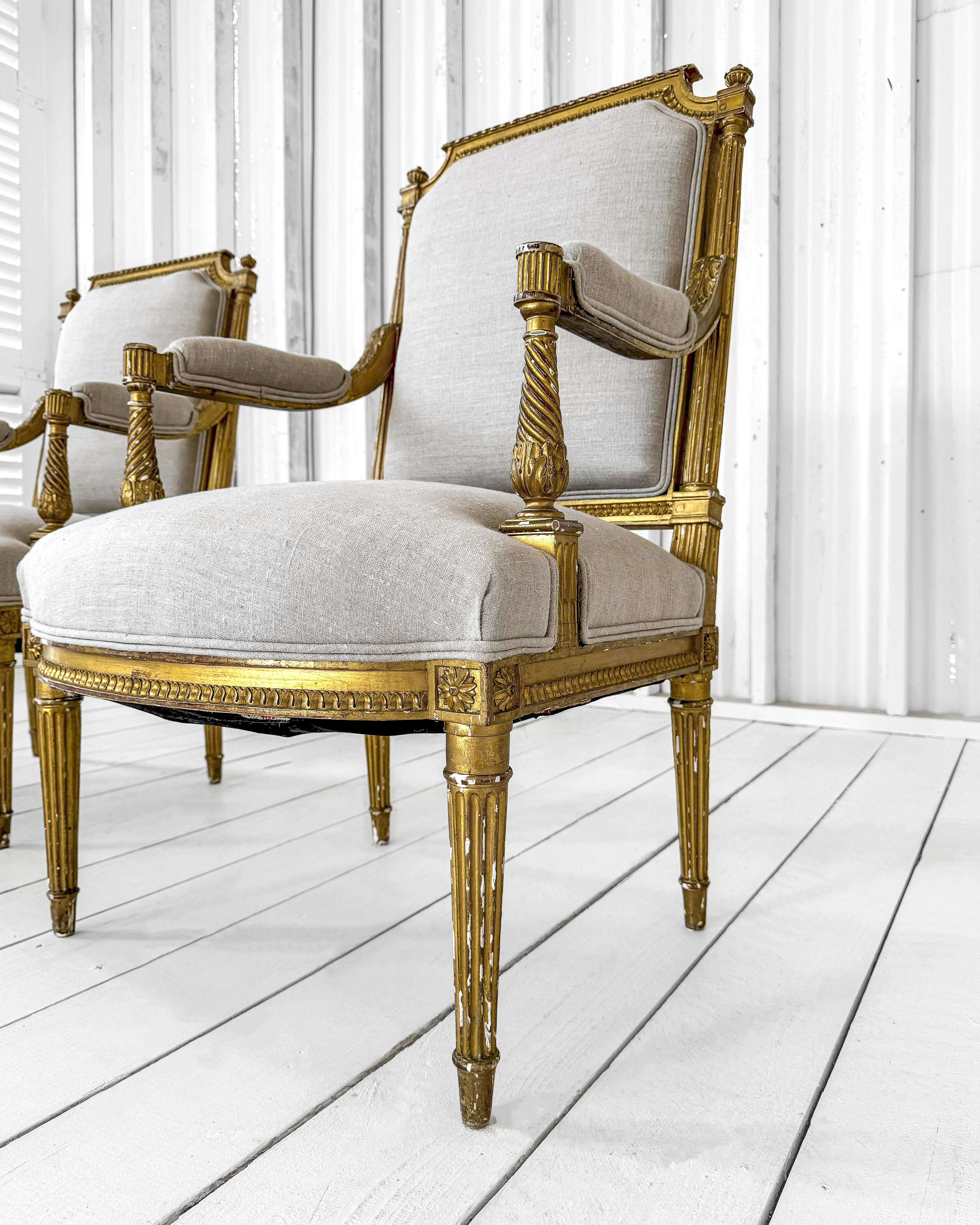 Paar vergoldete Louis-XVI-Sessel aus dem 18. 3