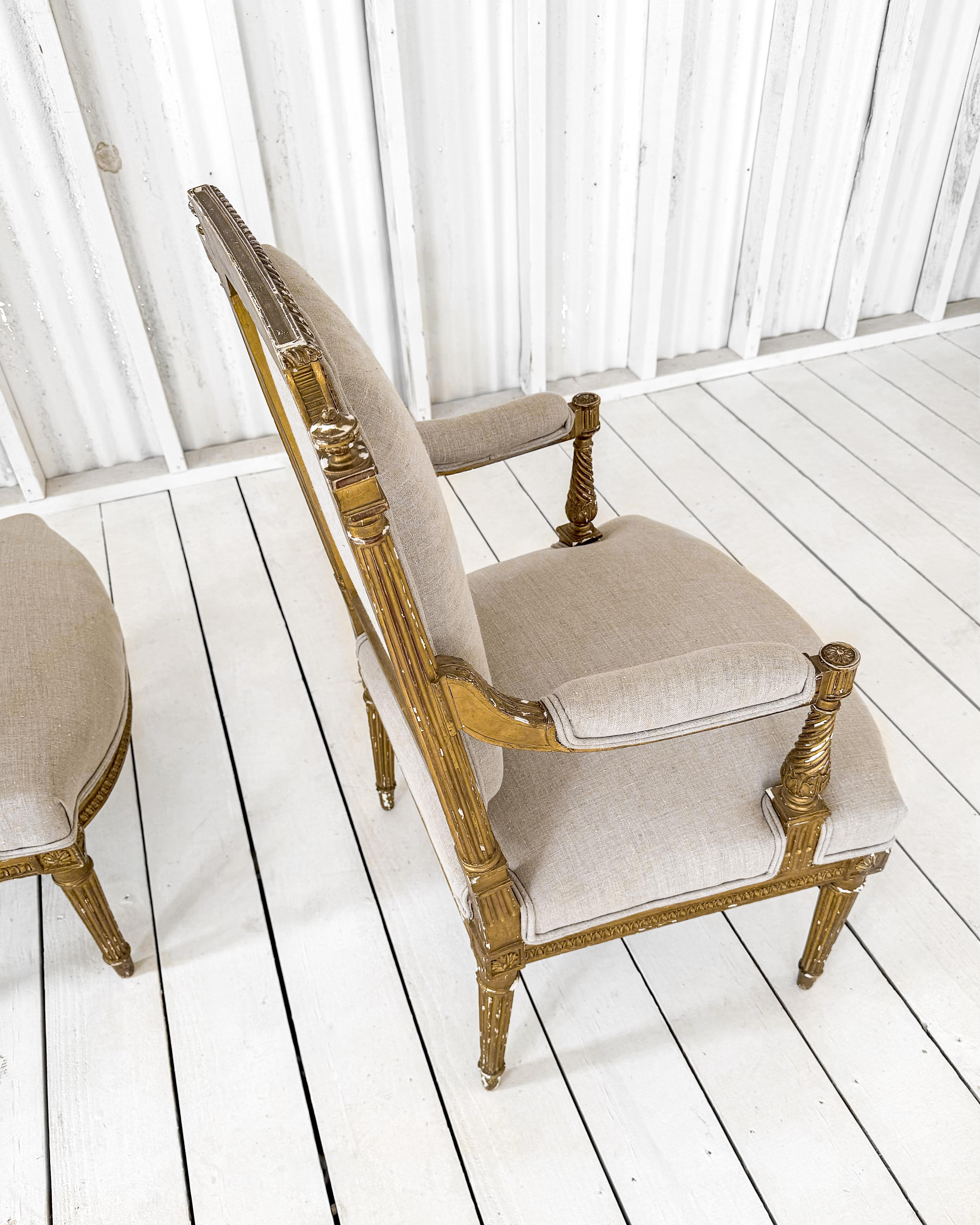 Paar vergoldete Louis-XVI-Sessel aus dem 18. 6