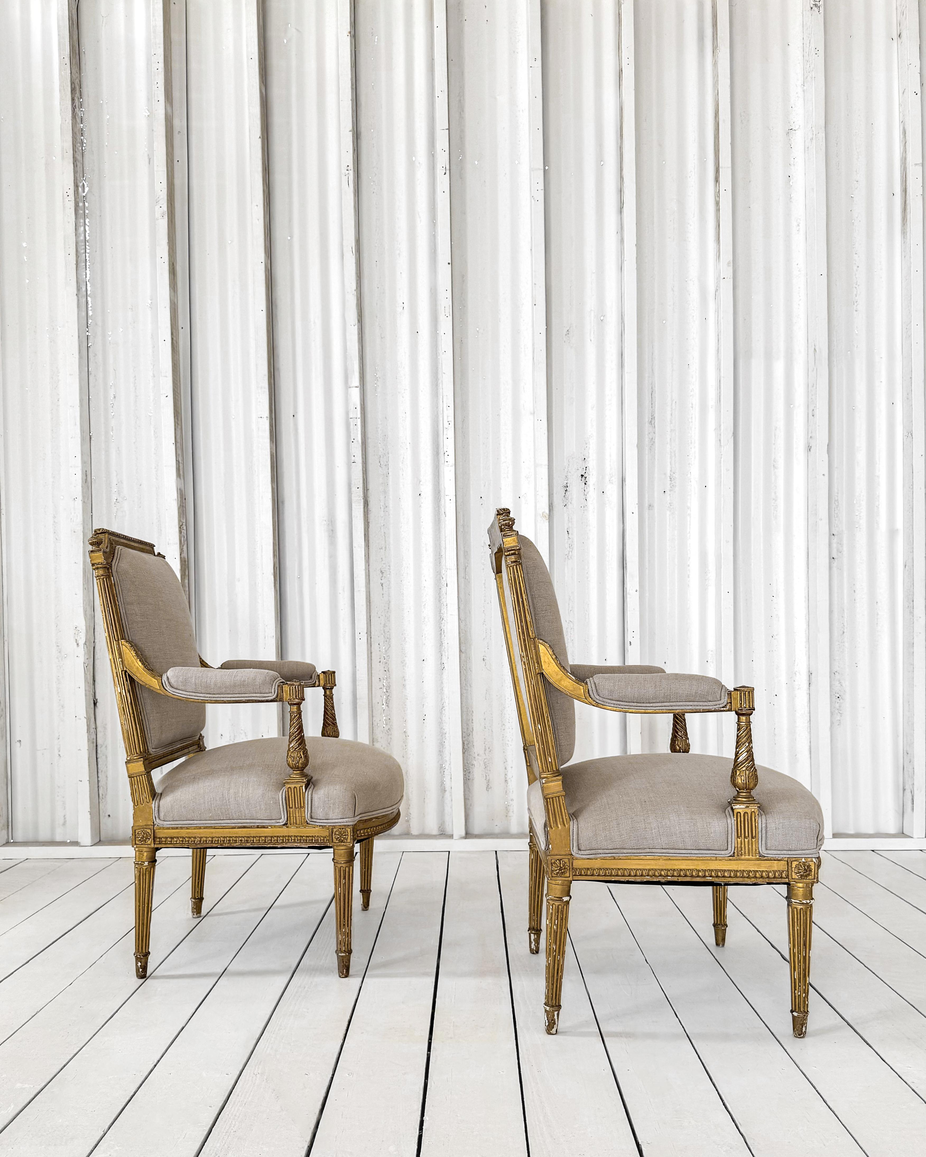 Paar vergoldete Louis-XVI-Sessel aus dem 18. 8