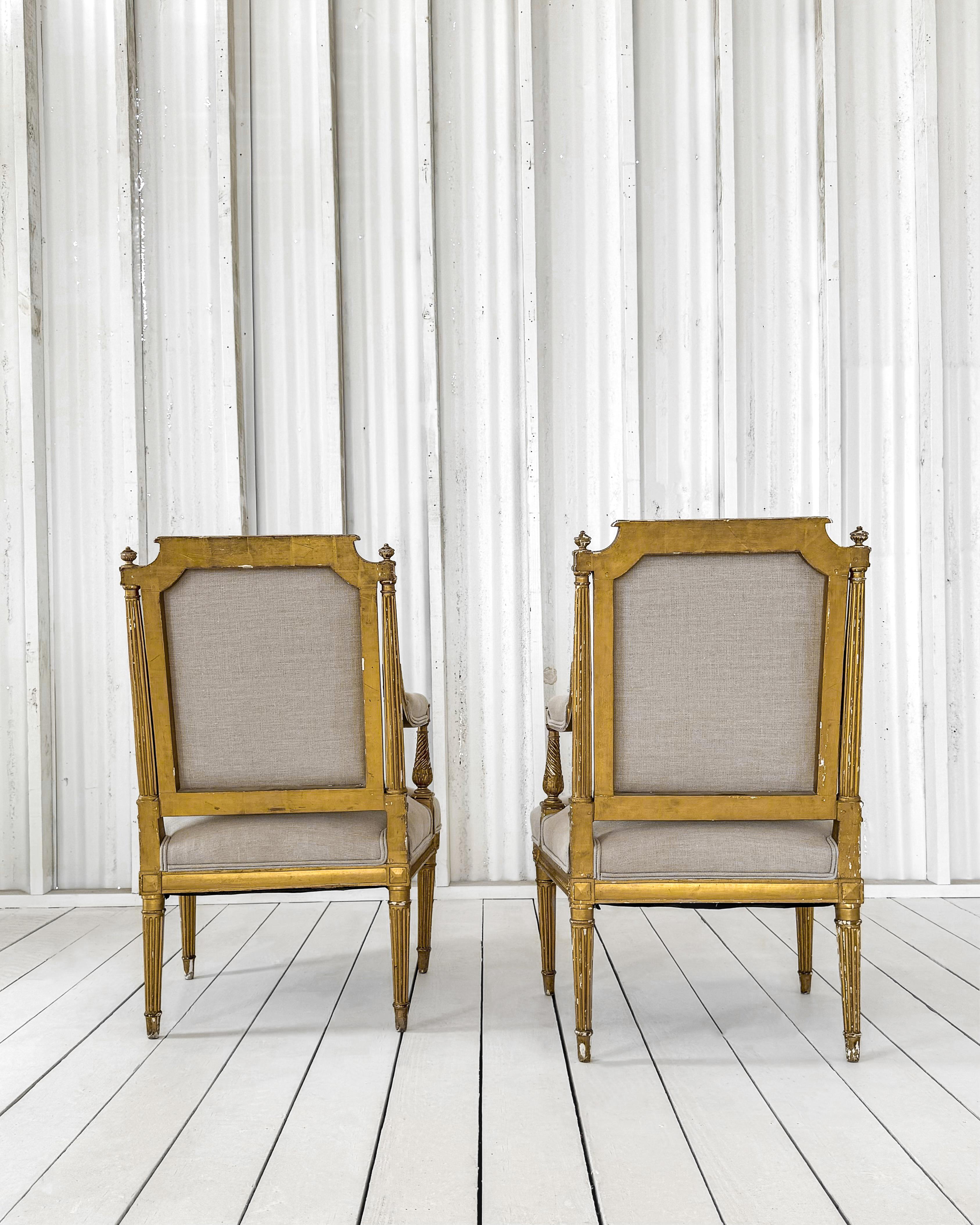 Paar vergoldete Louis-XVI-Sessel aus dem 18. 9