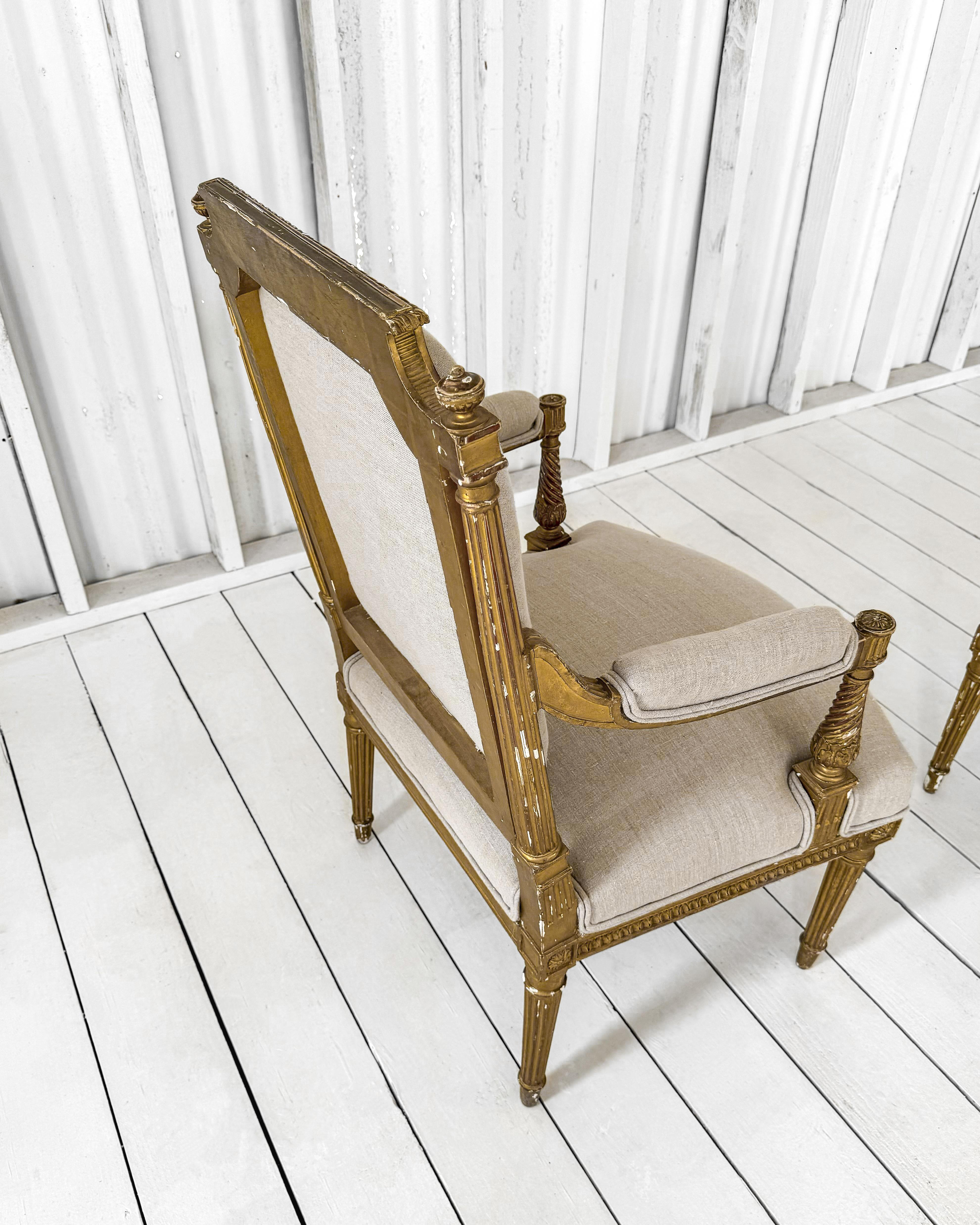 Paar vergoldete Louis-XVI-Sessel aus dem 18. 1