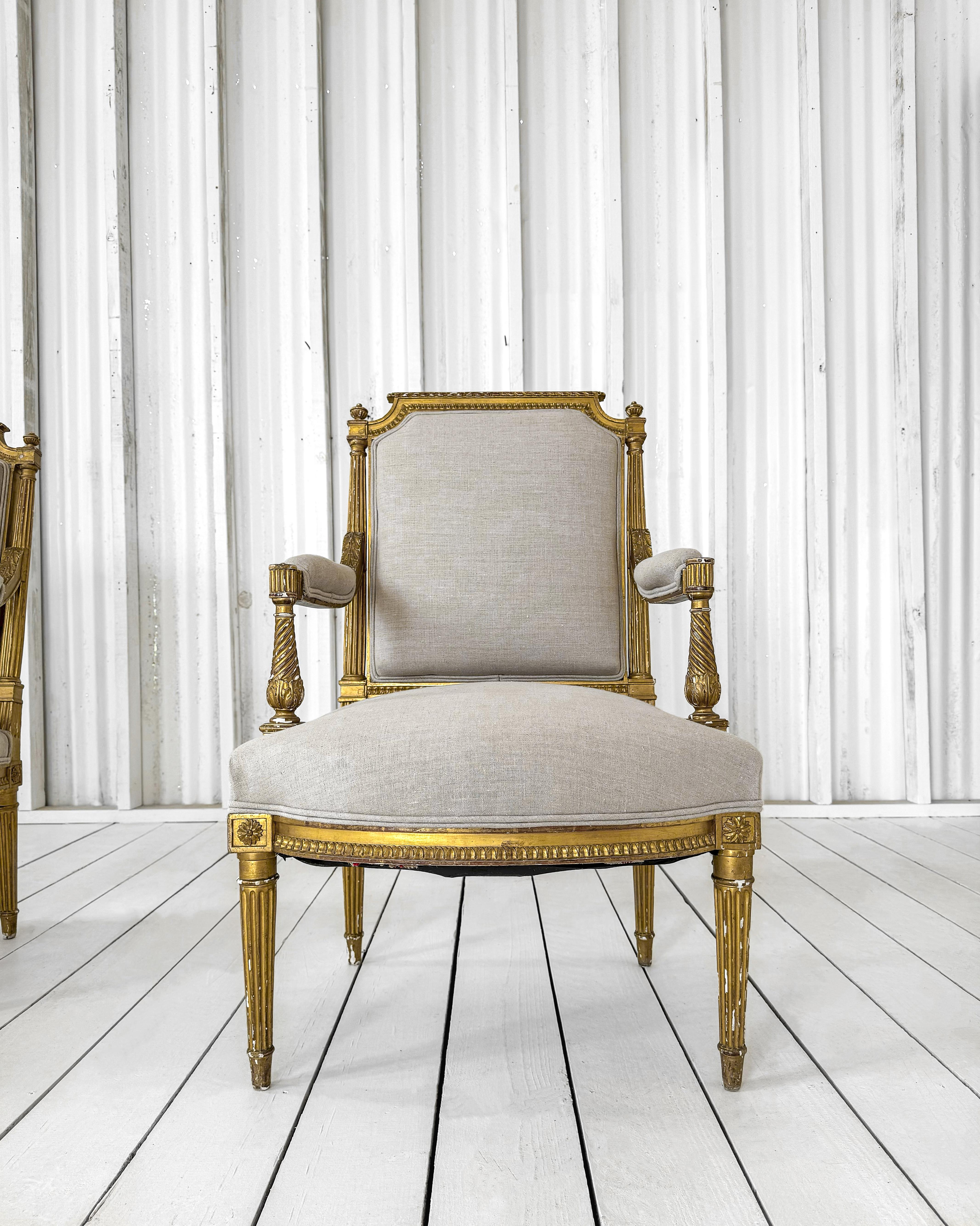 Paar vergoldete Louis-XVI-Sessel aus dem 18. 2